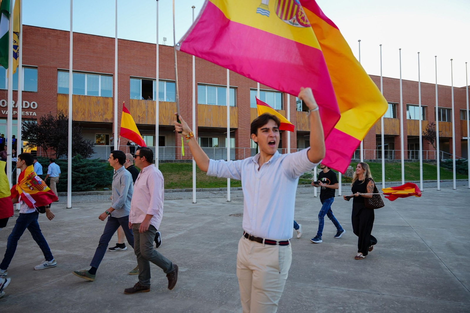 Vito Quiles en la Universidad Pablo de Olavide de Sevilla: fotos de las concetraciones a favor y en contra