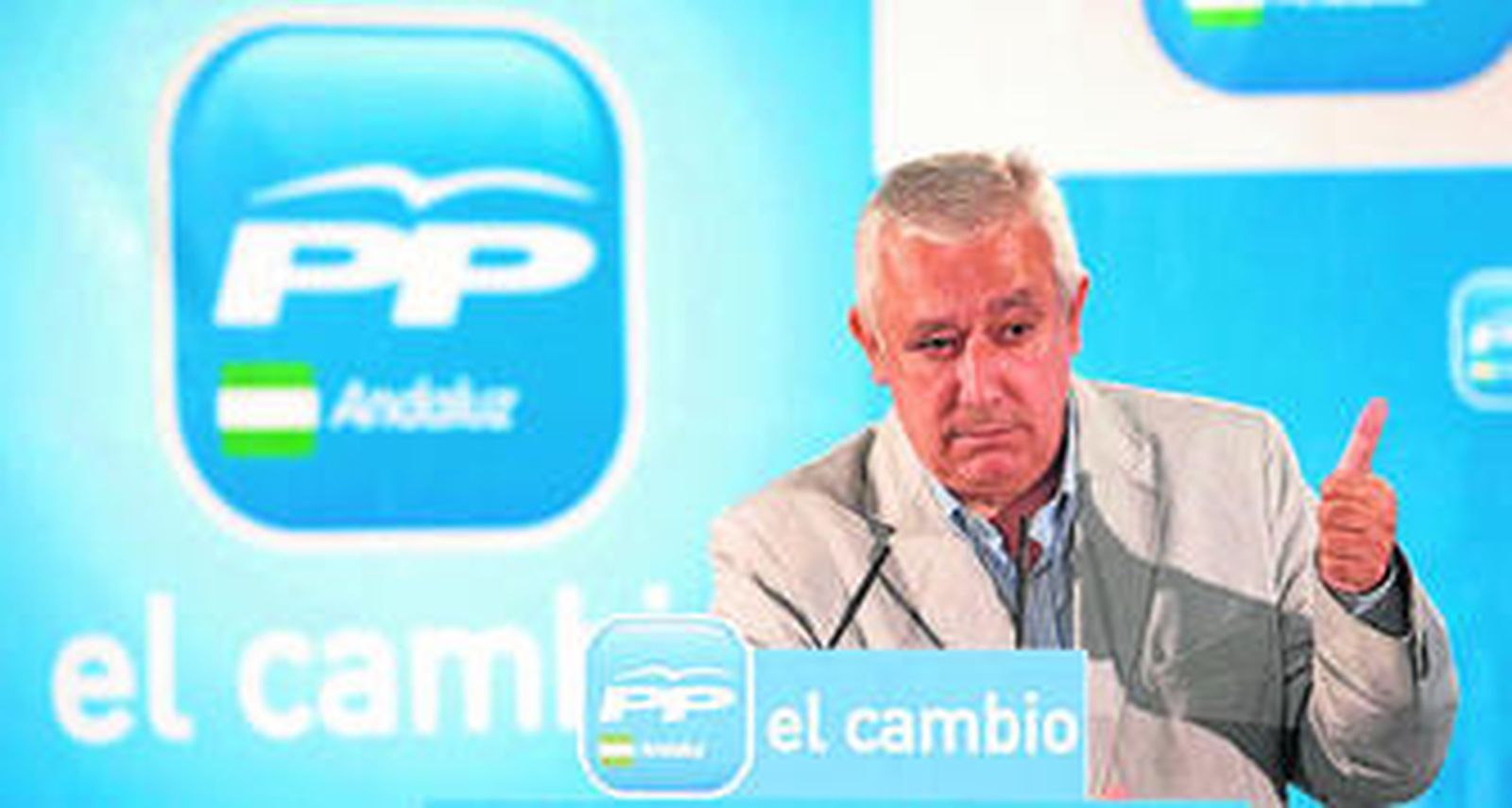 Javier Arenas presidió ayer una reunión del comité ejecutivo del PP andaluz que se celebró en un hotel de Sanlúcar.