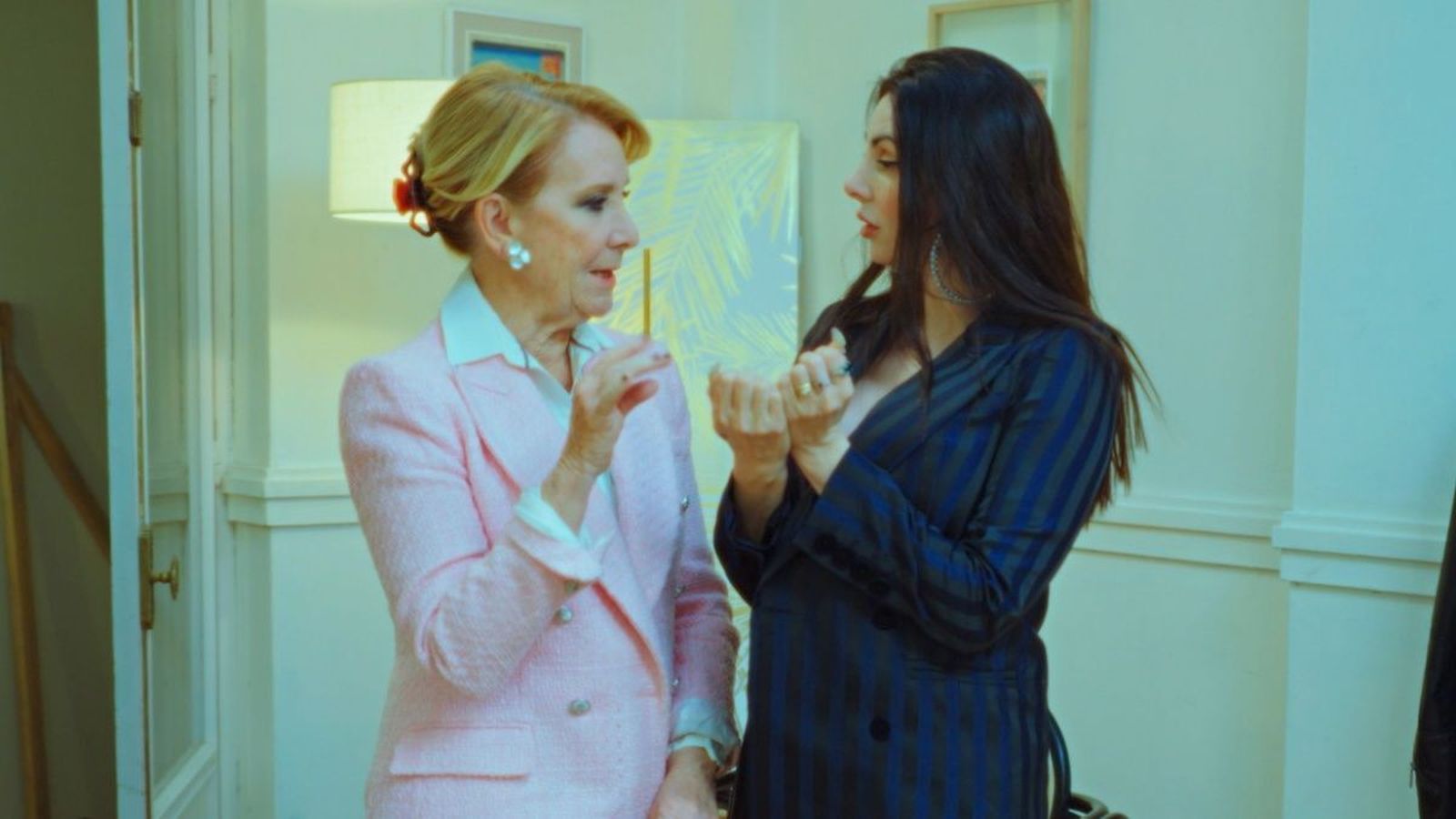 Aguirre y la cantante Mala Rodríguez, en plena conversación.