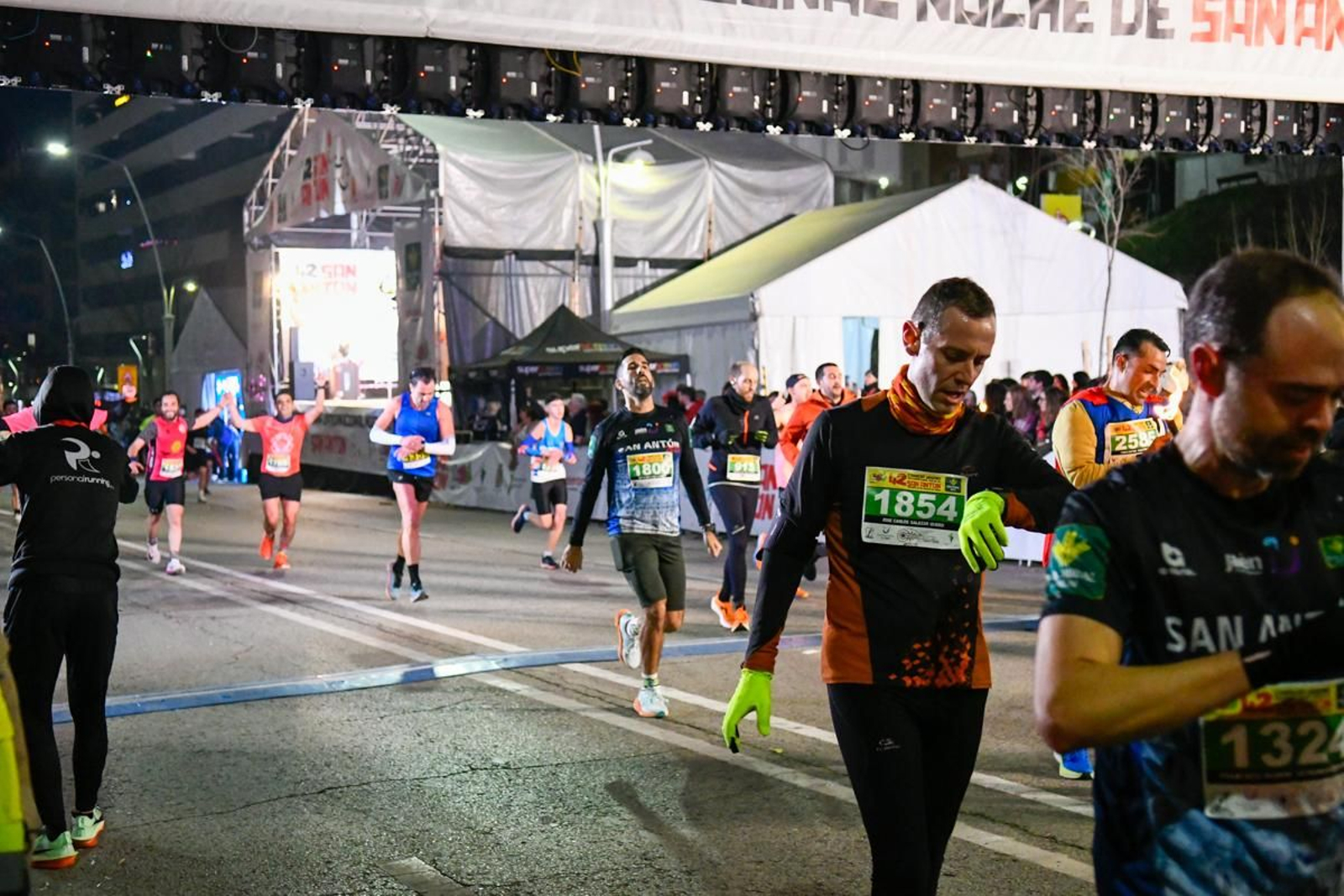 En imágenes: búscate en tu llegada a meta de la Carrera de San Antón 2025 (4)