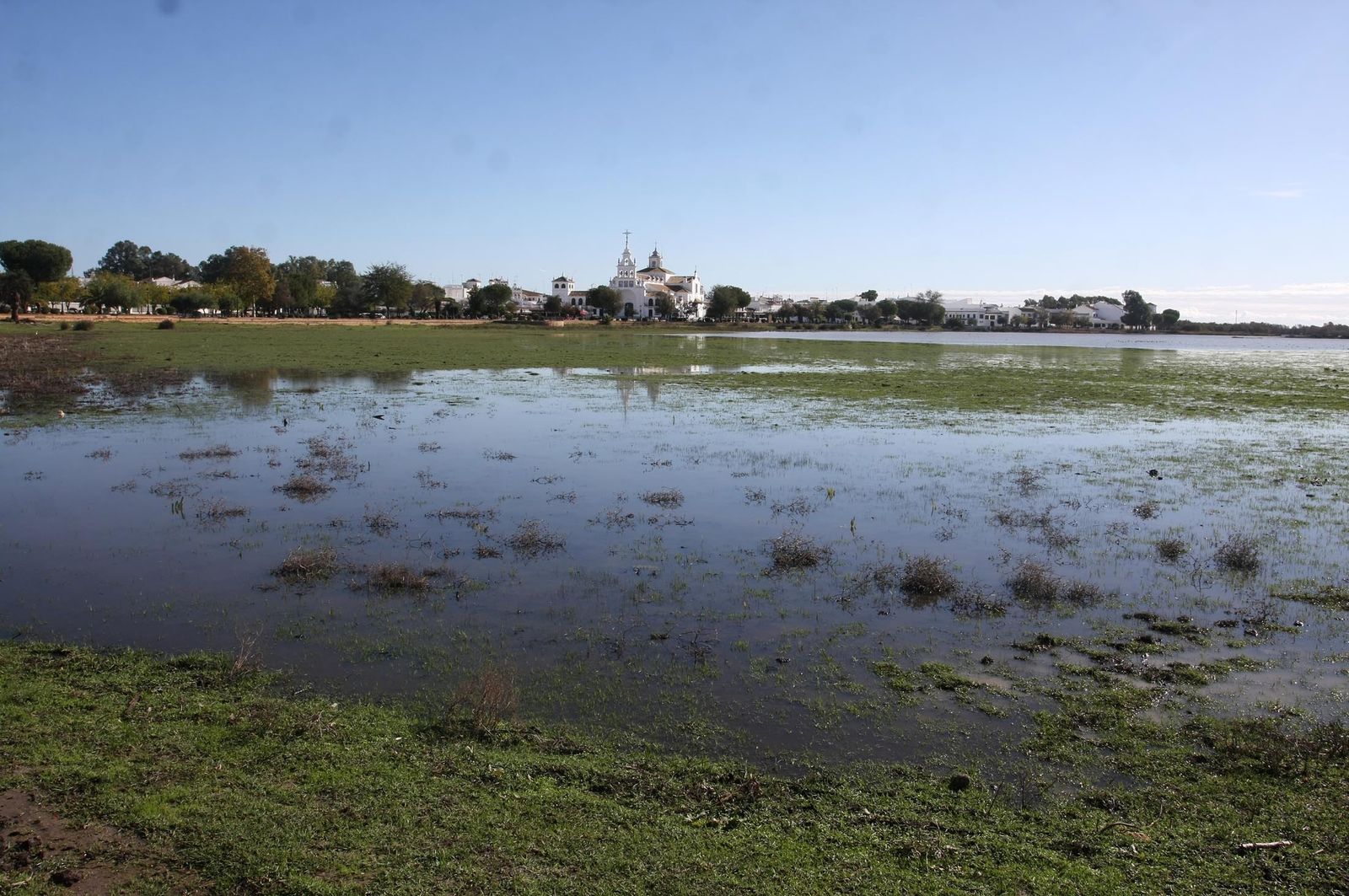 Imágenes de la marisma de El Rocío y de la laguna de El Portil tras las últimas lluvias