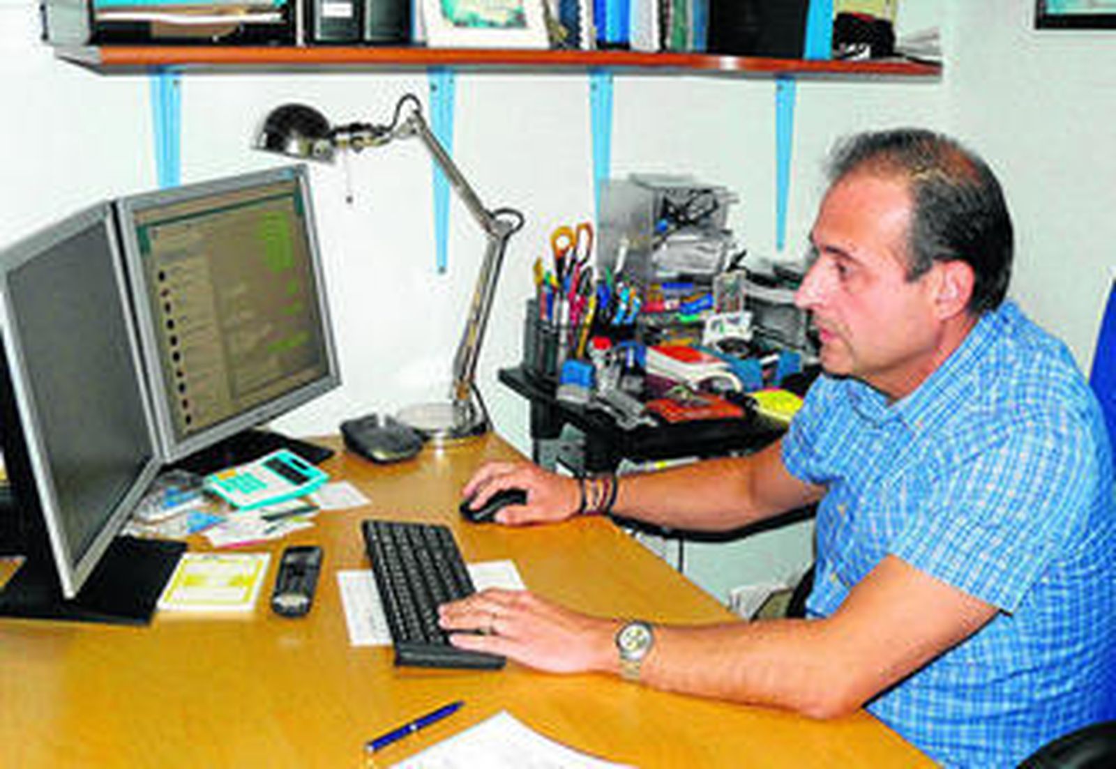 El rocianero Miguel Velasco trabaja para empresas y particulares en la detección de delitos informáticos.