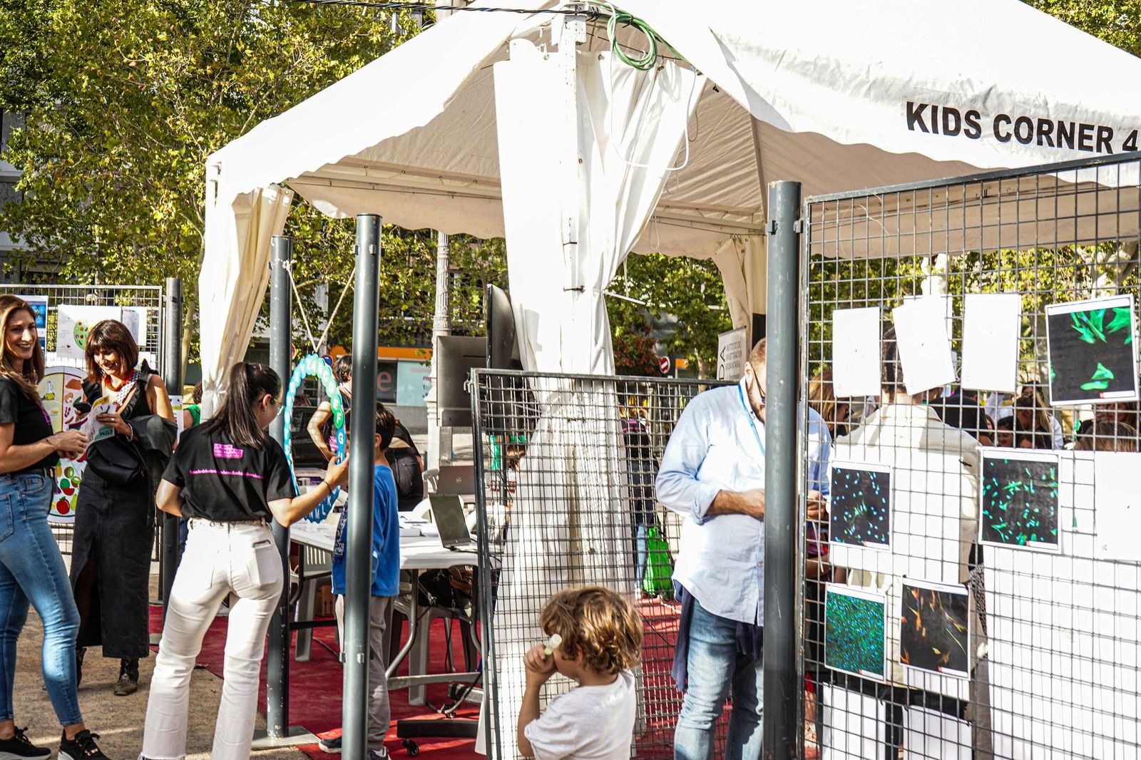 Las mejores imágenes de la Noche de los Investigadores en Granada