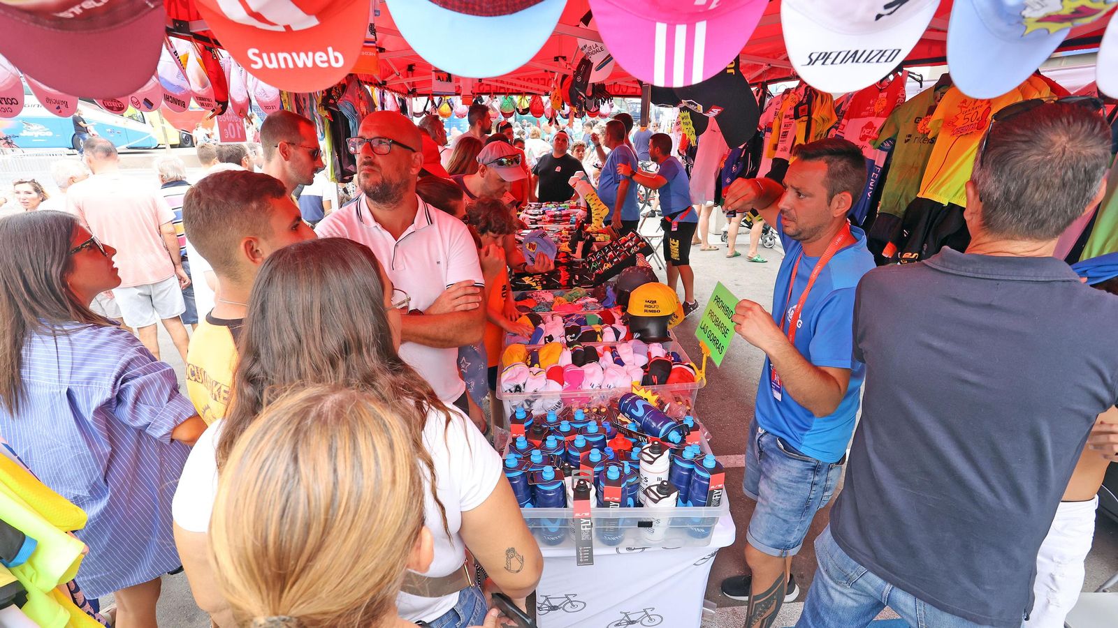 Así fue la salida de la Vuelta España desde Carrefour Sur en Jerez