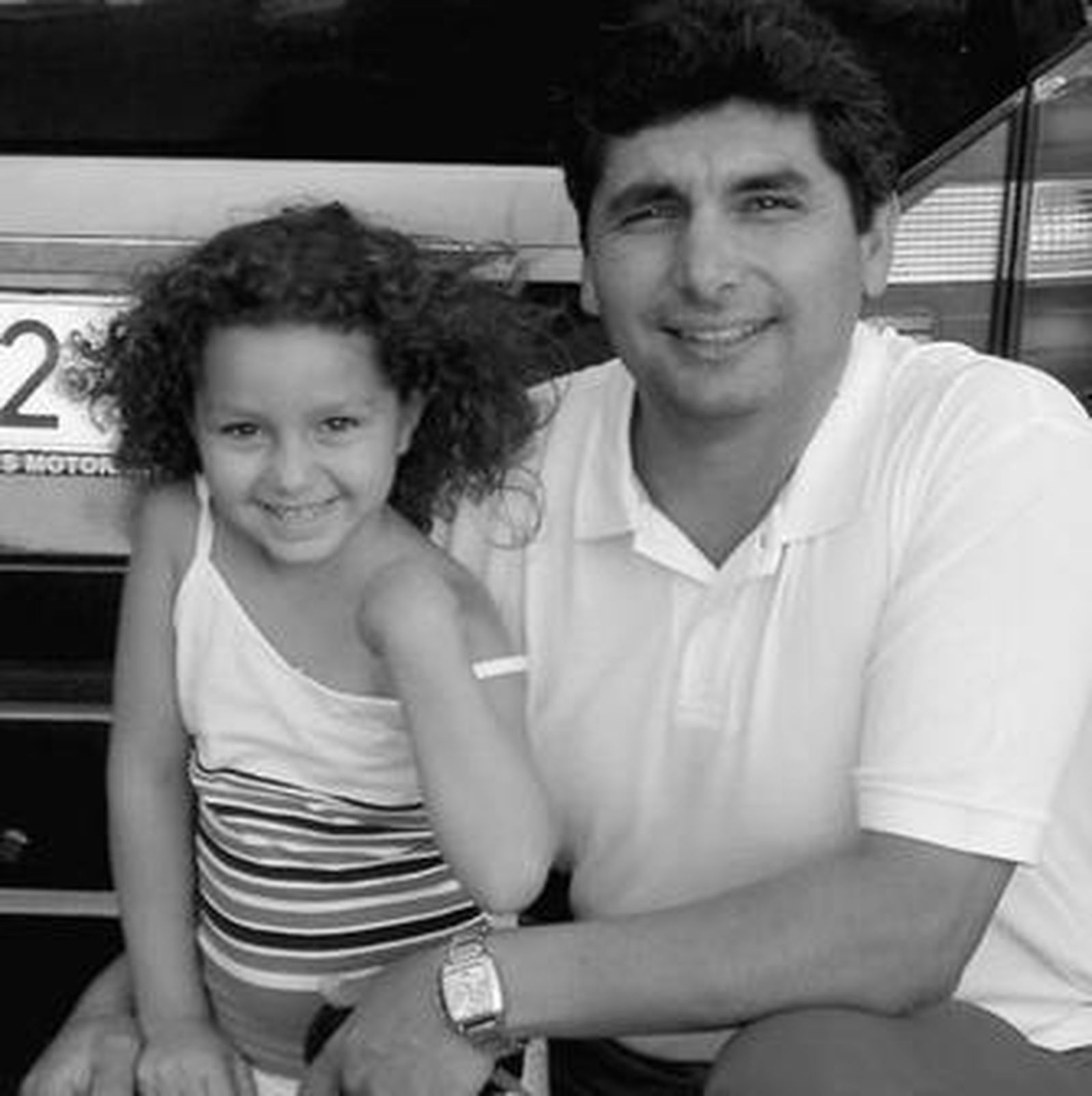 Mari Luz, junto a su padre, Juan José Cortés, el verano antes de su desaparición.