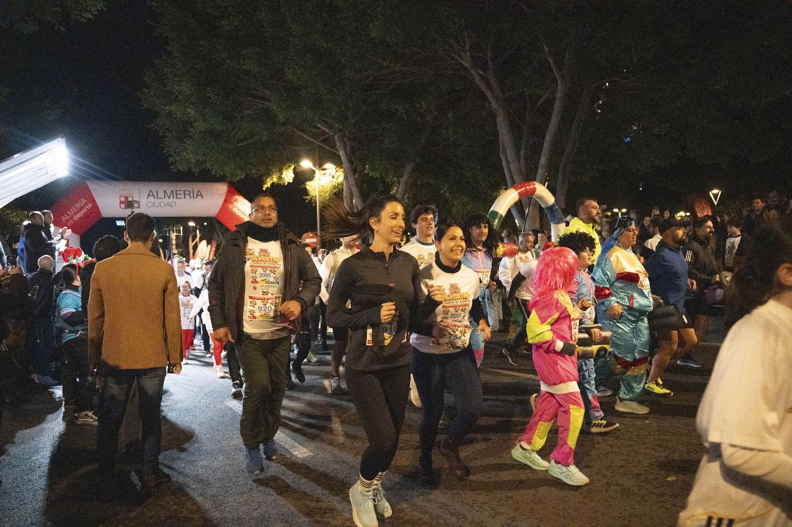 Almería corre y celebra su memoria olímpica en una San Silvestre de récord