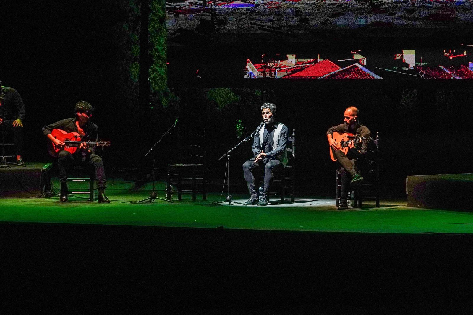 Arcángel hace vibrar el teatro del Generalife de Granada: las imágenes