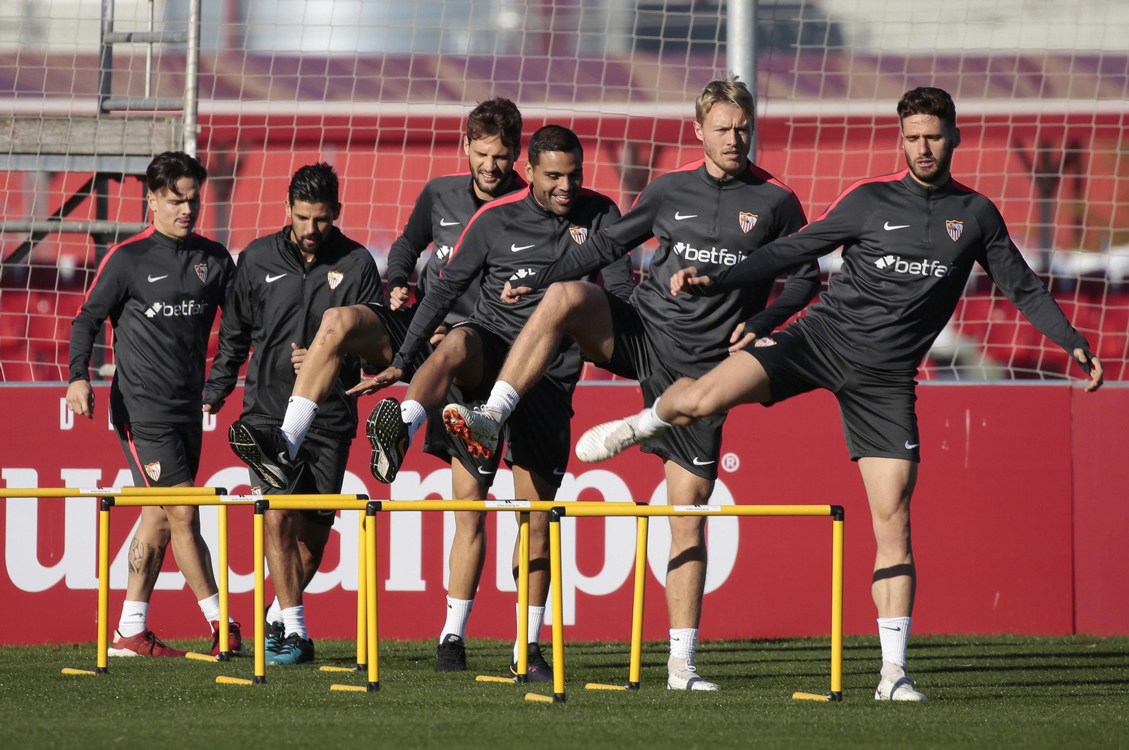 Sergi Gómez, Kjaer, Mercado, Franco Vázquez, Nolito y Roque Mesa, en la sesión de ayer.
