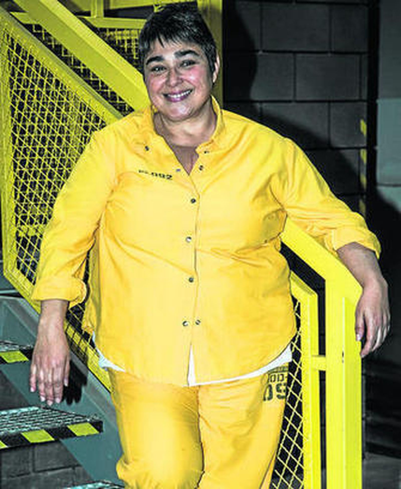 La actriz, con el uniforme amarillo de reclusa de Cruz del Sur.