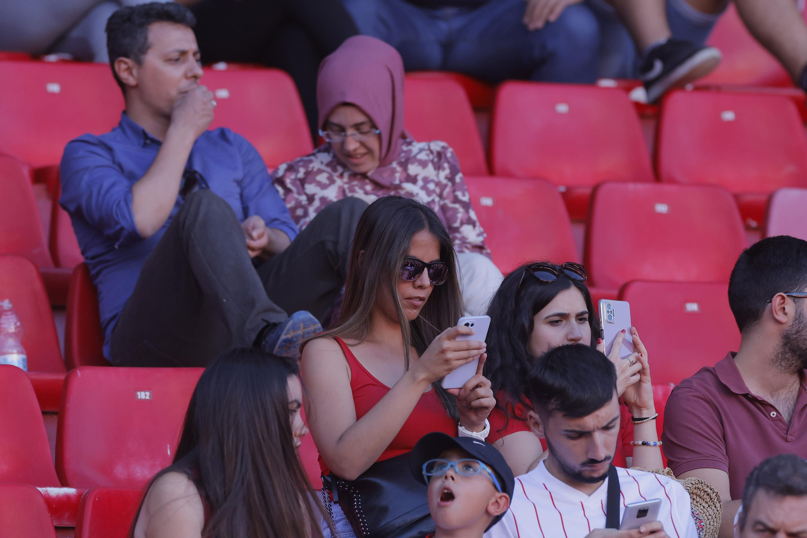 Búscate en las fotos del Sevilla-Español