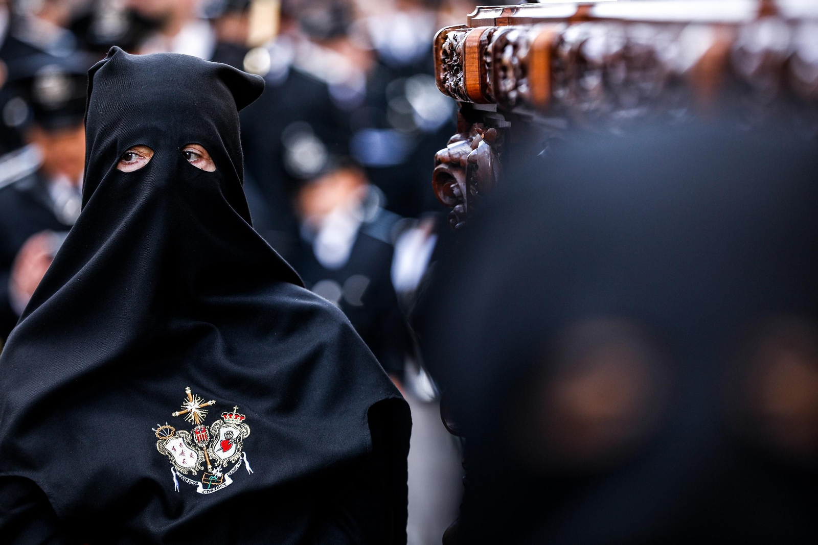 Imágenes de la salida de Desamparados en la Semana Santa de San Fernando 2025