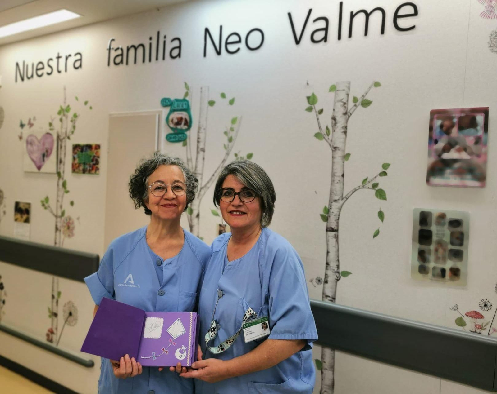 La enfermera Nieves y la TCAE Mila, creadoras del proyecto.