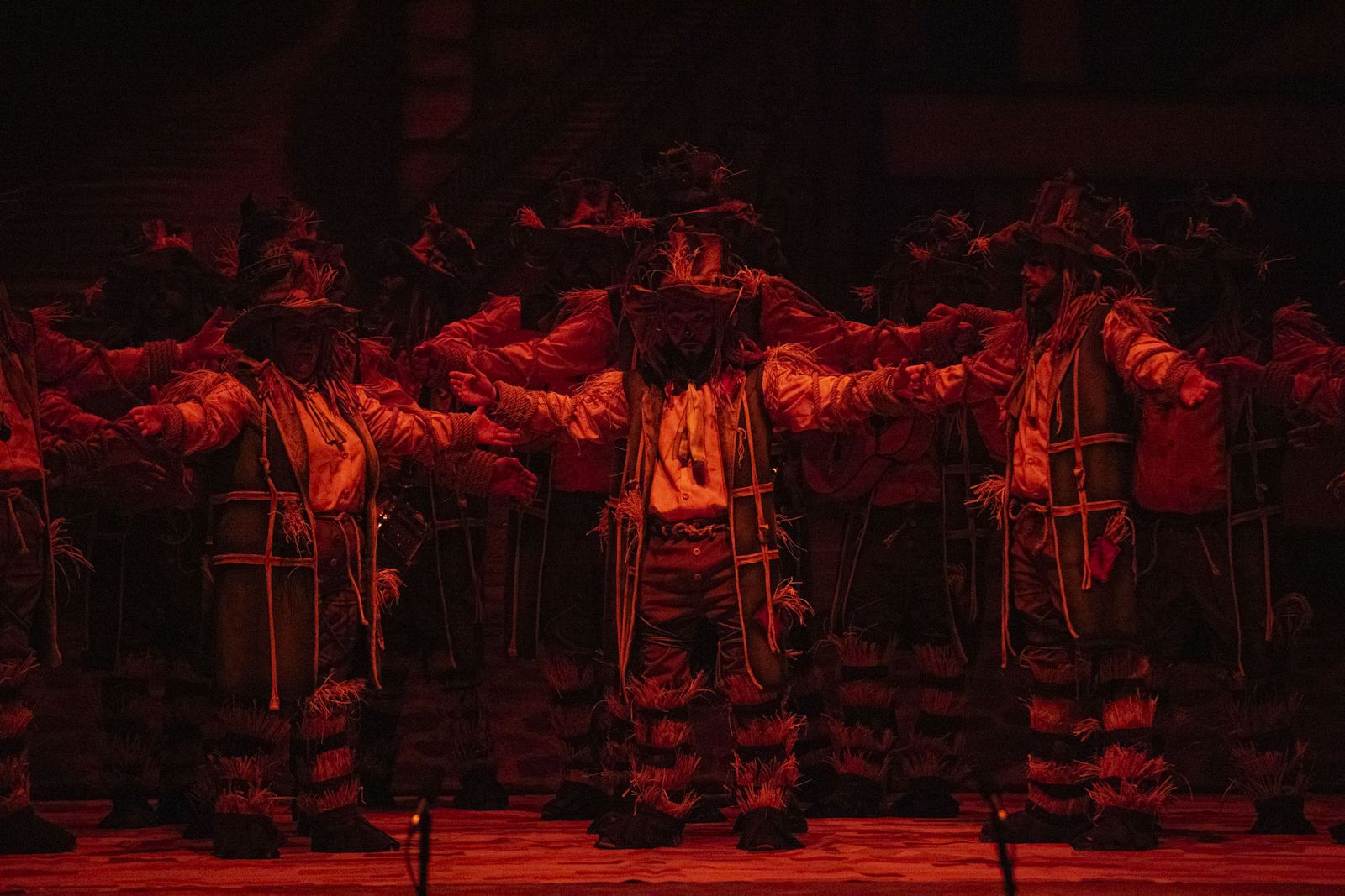 Imágenes de la actuación de la comparsa de Punta Umbría 'Los desataos' en el Carnaval Colombino