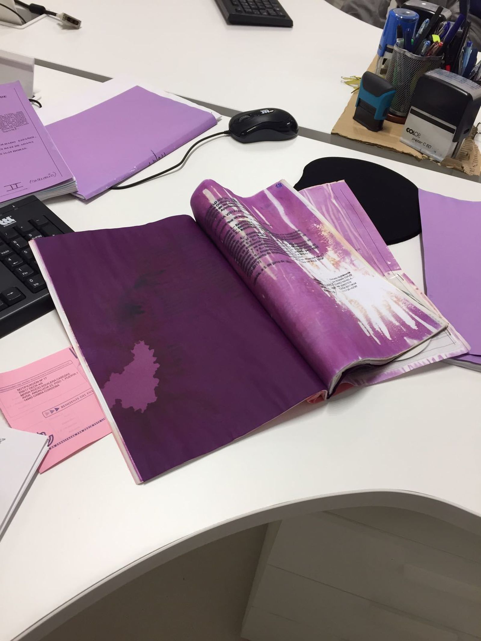 Expedientes mojados por la lluvia.