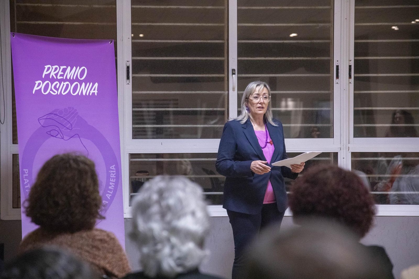 La Plataforma de Acción Feminista en Almería rinde homenaje a las mujeres de la Desbandá con su II Premio ‘Posidonia’ a Loli Sierra, vicepresidenta de la Asociación Memorialista de la Desbandá, en imágenes