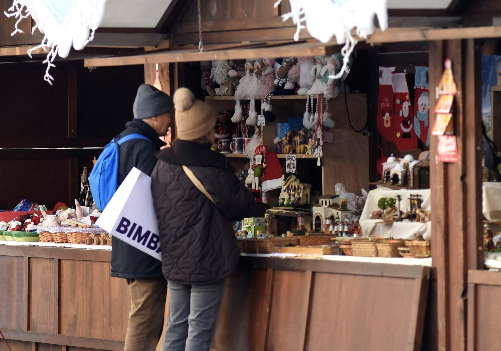 Los cordobeses ultiman las compras antes de Nochebuena, en imágenes