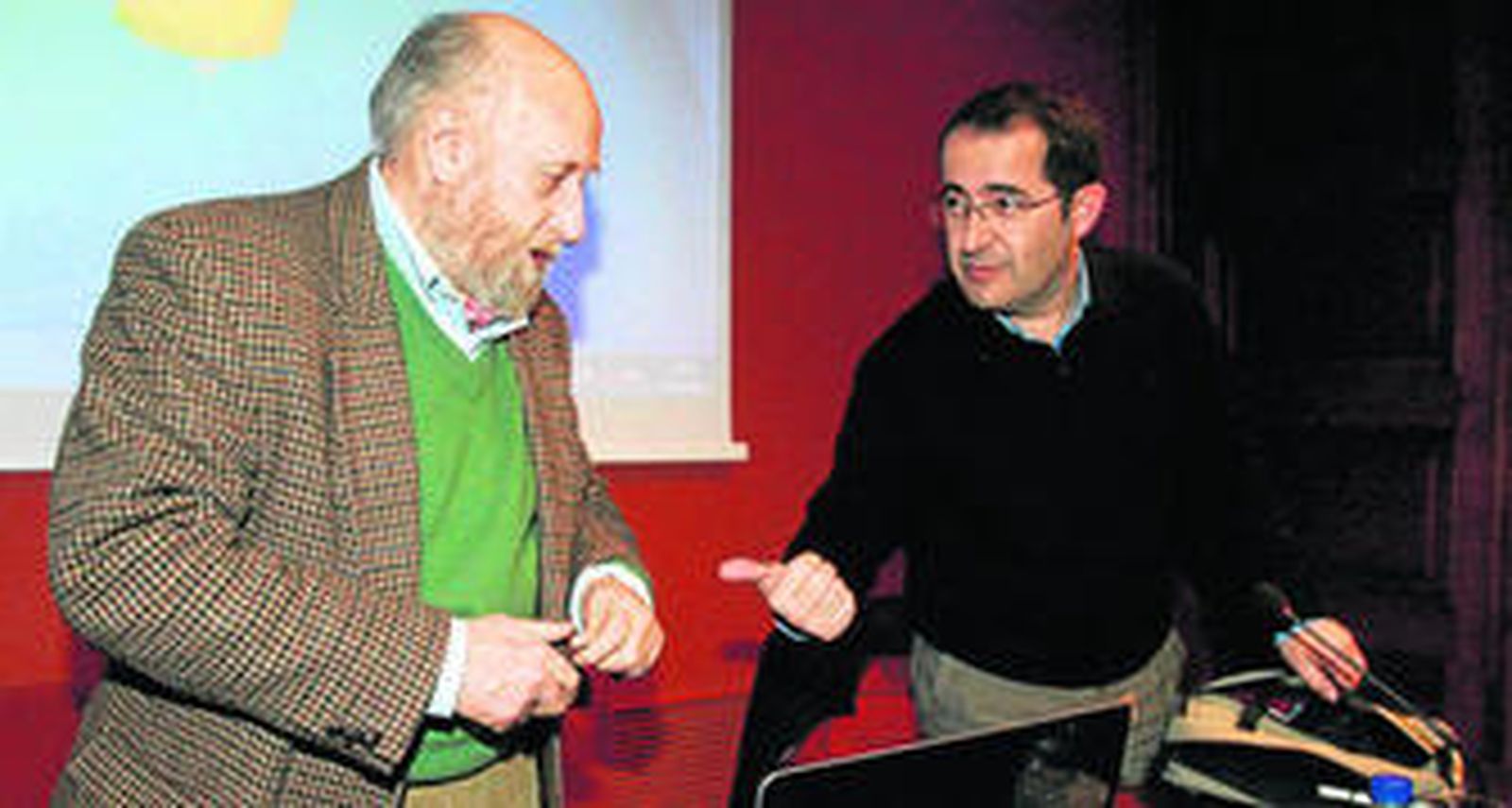 Fernando Hiraldo y José María Montero, antes de la charla, ayer, en la Fundación Bonald.