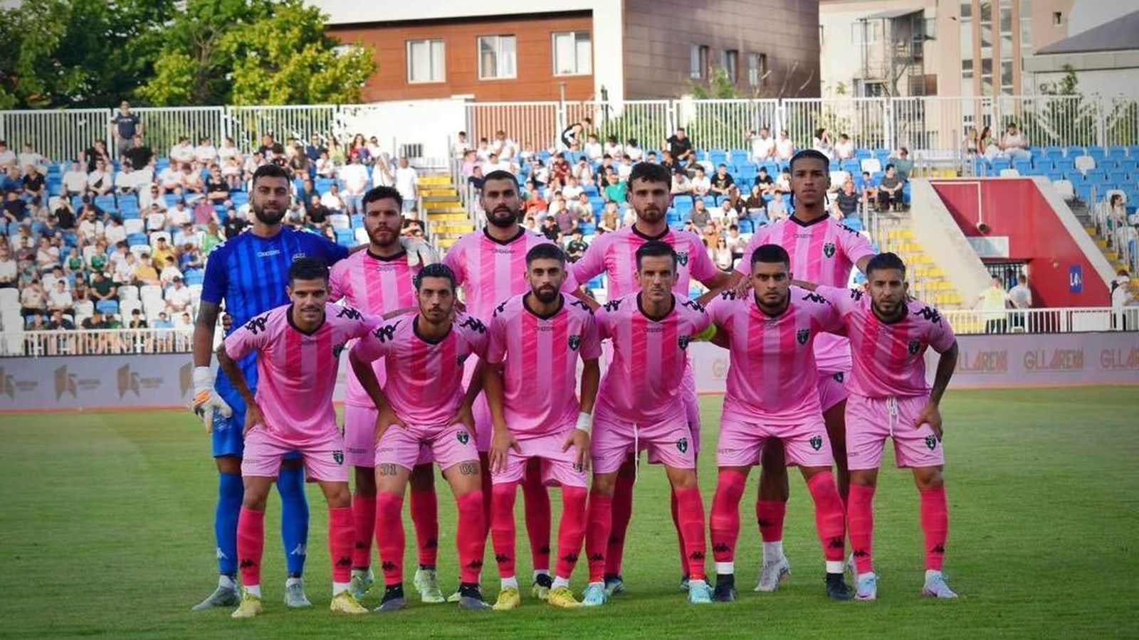 Formación inicial del Europa contra el Dukagjini kosovar.