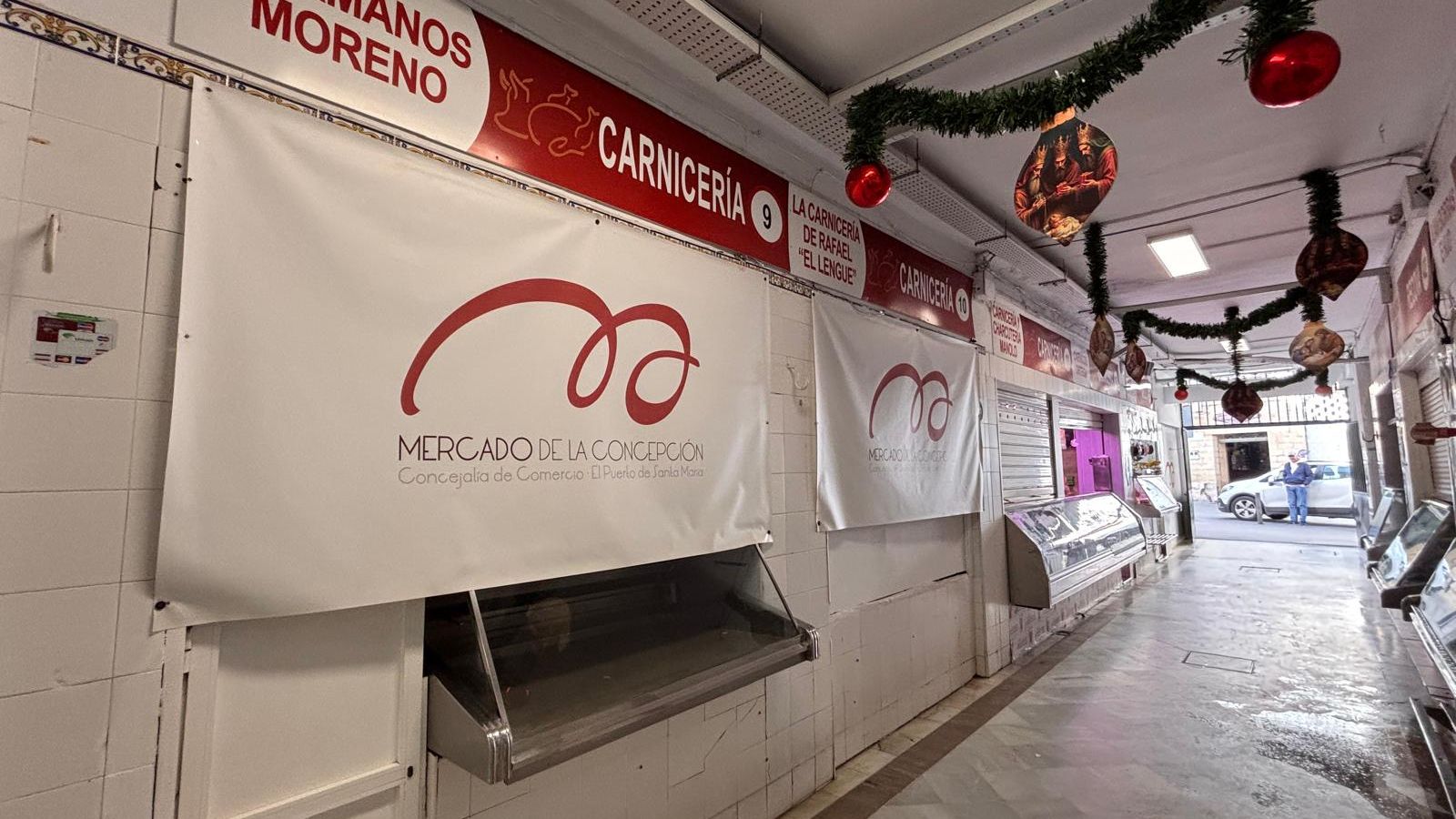 Los placeros también se quejan de la escasa decoración instalada en Navidad.