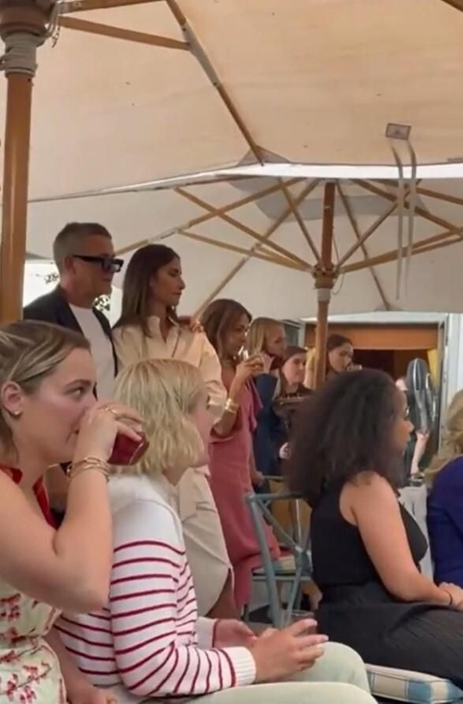 Alejandro Sanz y su novia, Rachel Valdés, siguieron emocionados la actuación de la pozoalbense