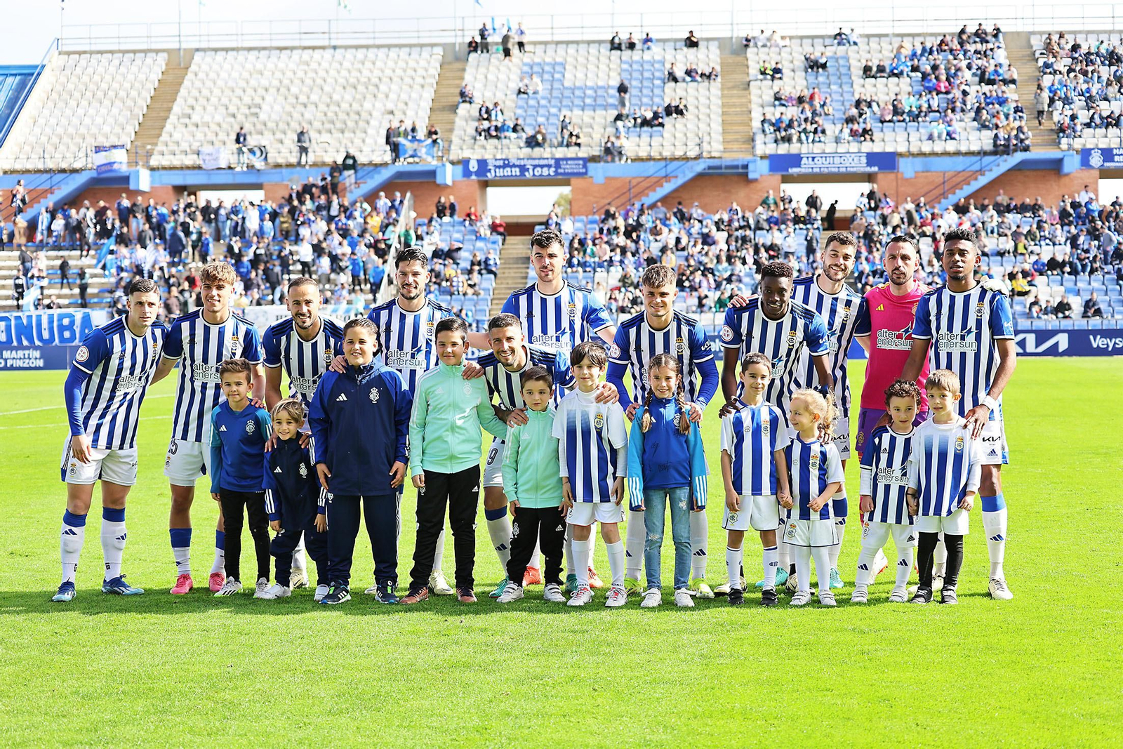 Ambiente en las gradas del Recreativo de Huelva vs AD Ceuta FC