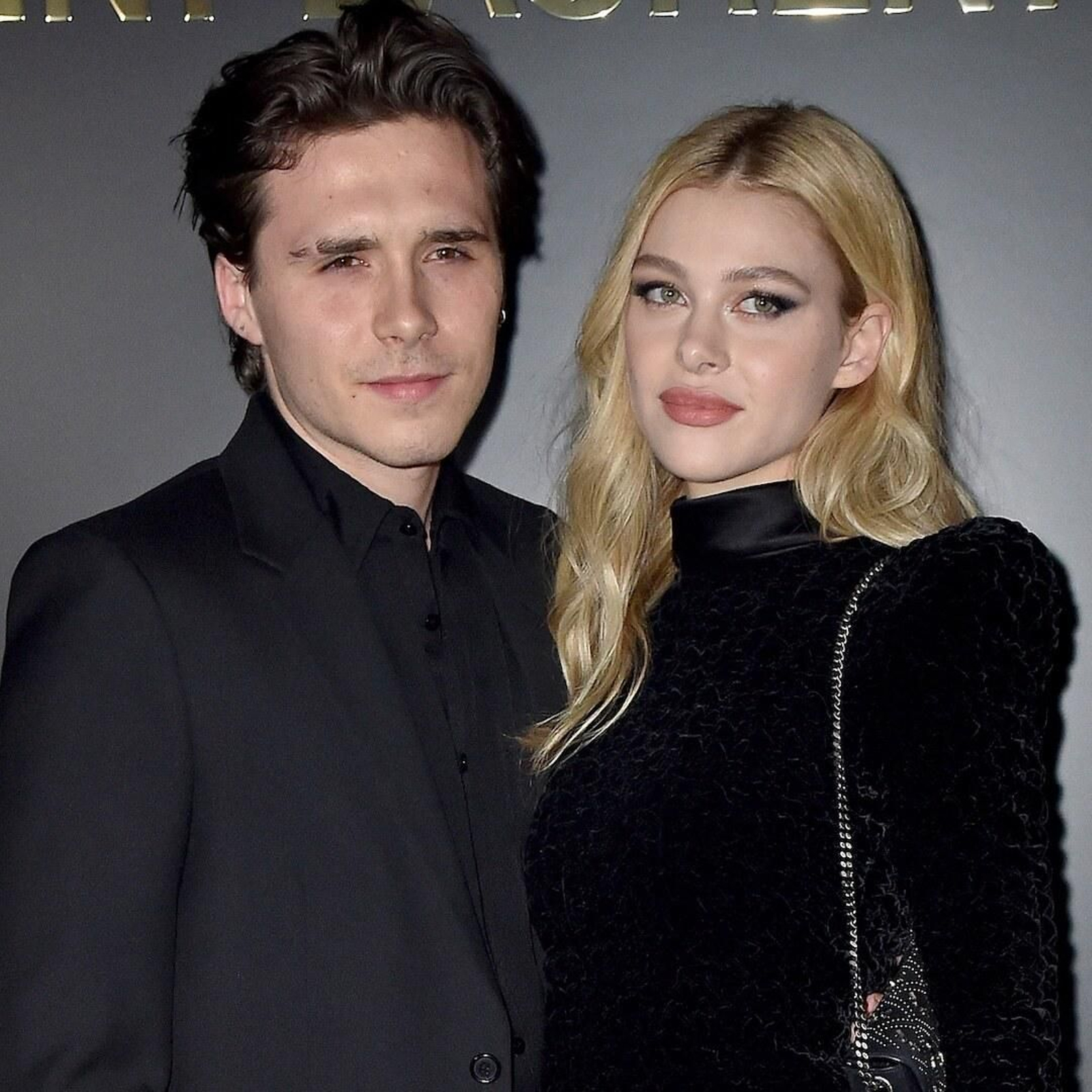 Brooklyn, hijo mayor de los Beckham, con su prometida, Nicola Petz. Brooklyn, hijo mayor de los Beckham, con su prometida, Nicola Petz.