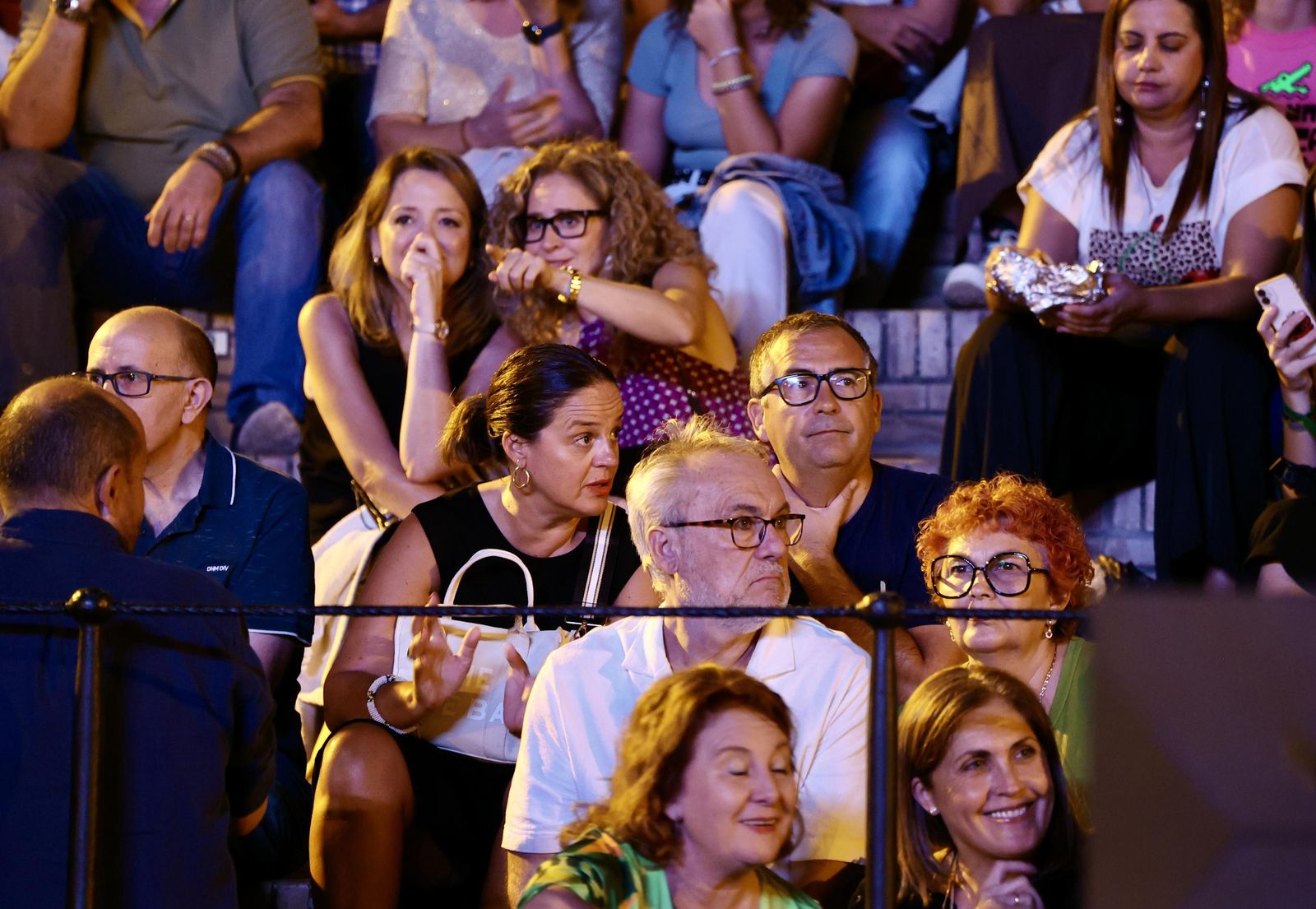 Búscate en el concierto de Hombres G