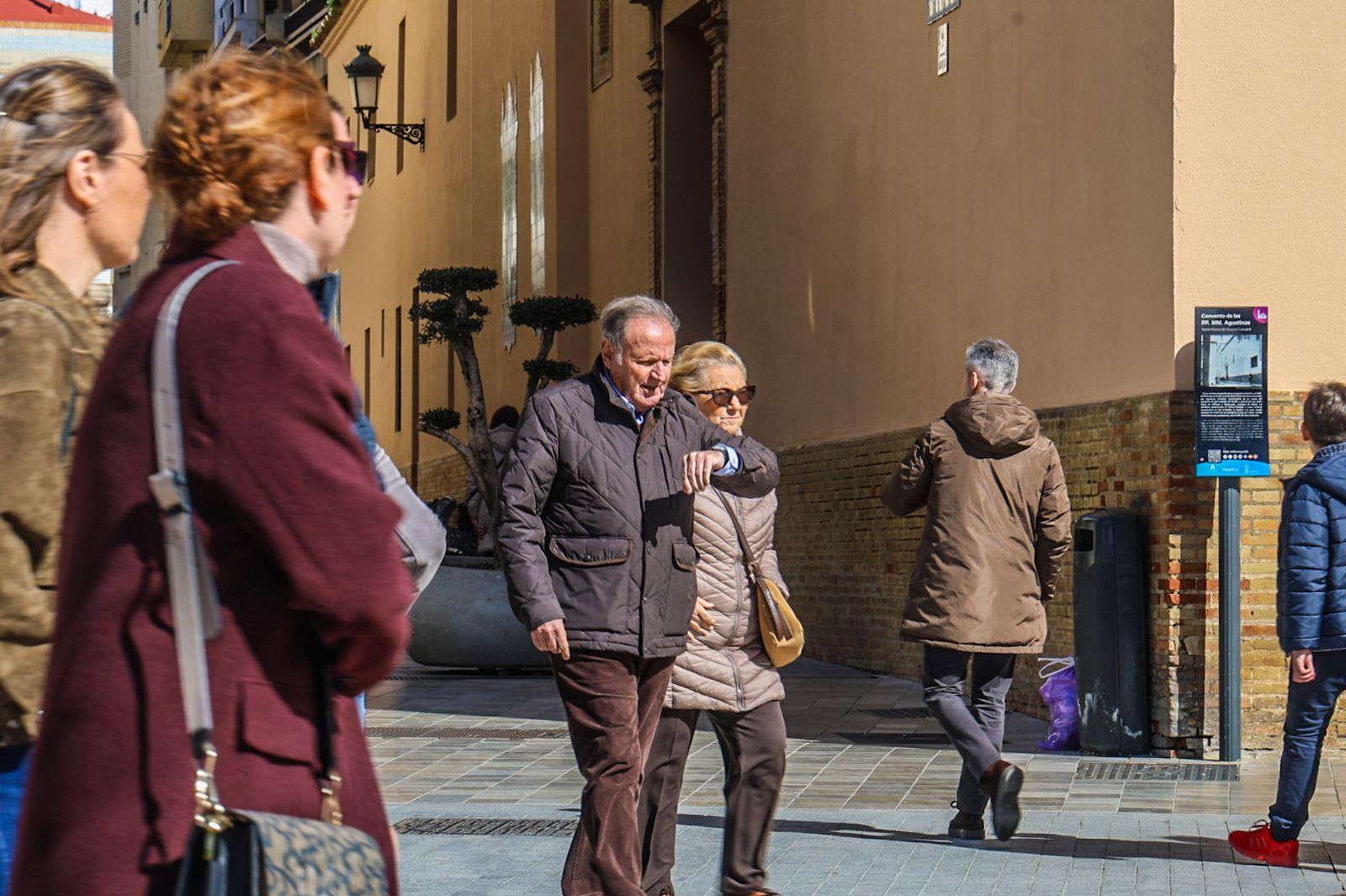 Fotografías de ambiente de la fría mañana en la ciudad