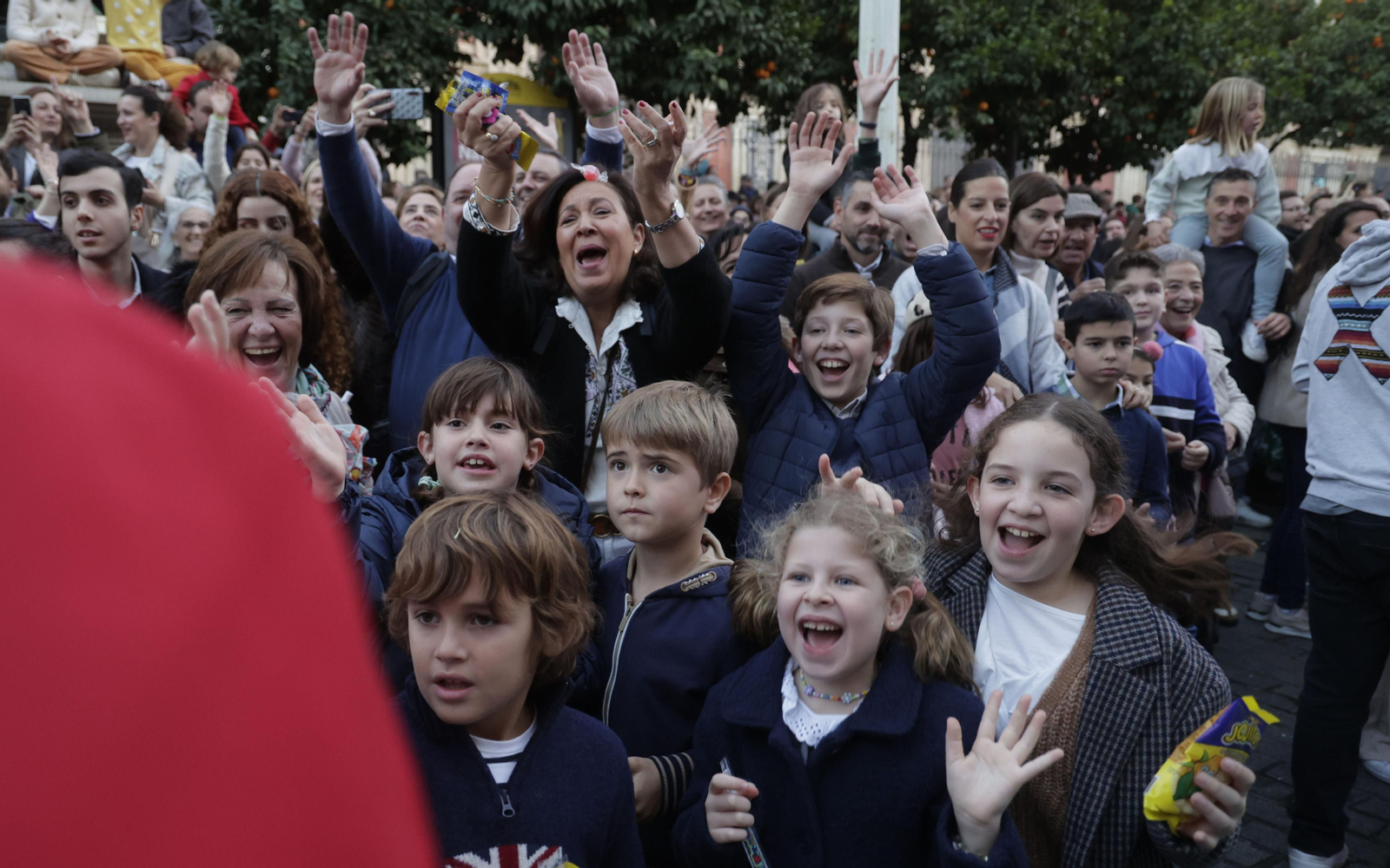 Las imágenes del Heraldo Real por las calles de Sevilla