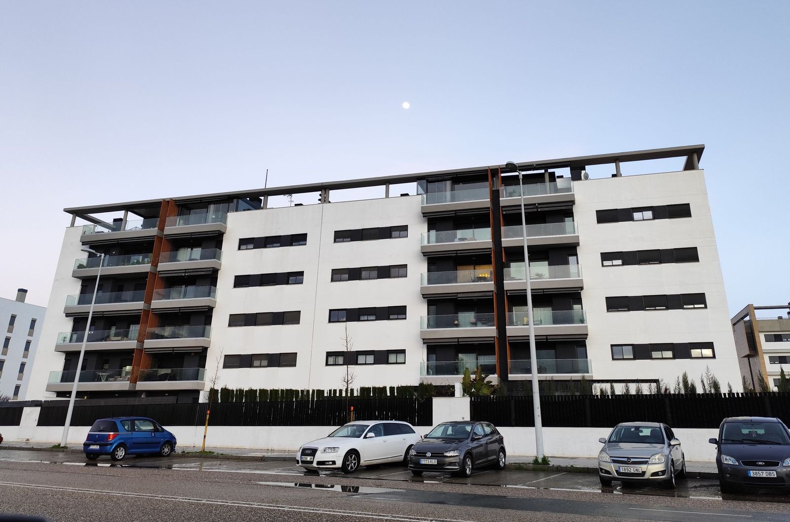 Un paseo por los edificios 'cebra' de los barrios nuevos de Córdoba