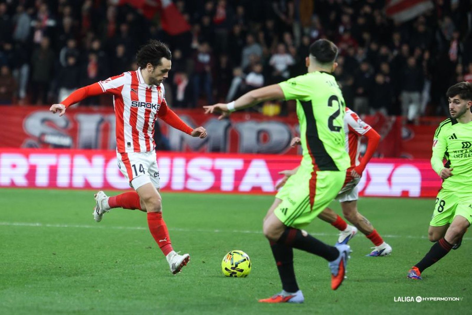 El Sporting golea al colista Mirandés, próximo rival del Málaga CF