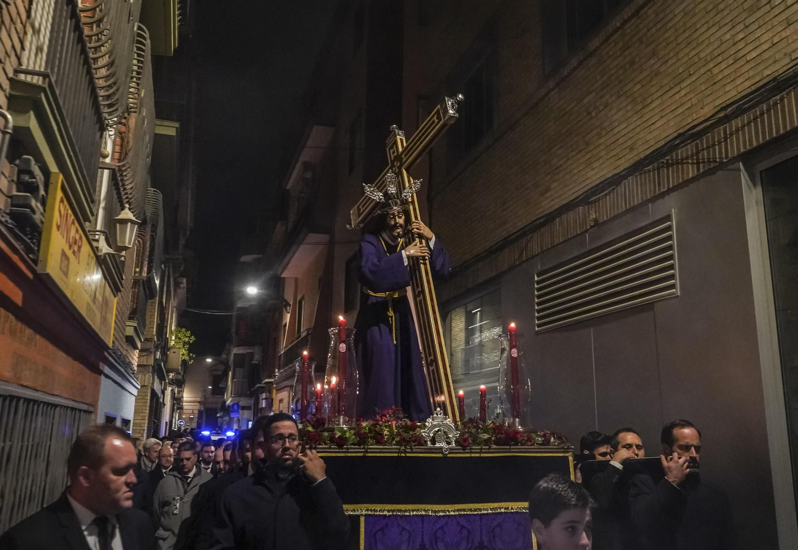 Vía crucis con la imagen del Nazareno de las Penas