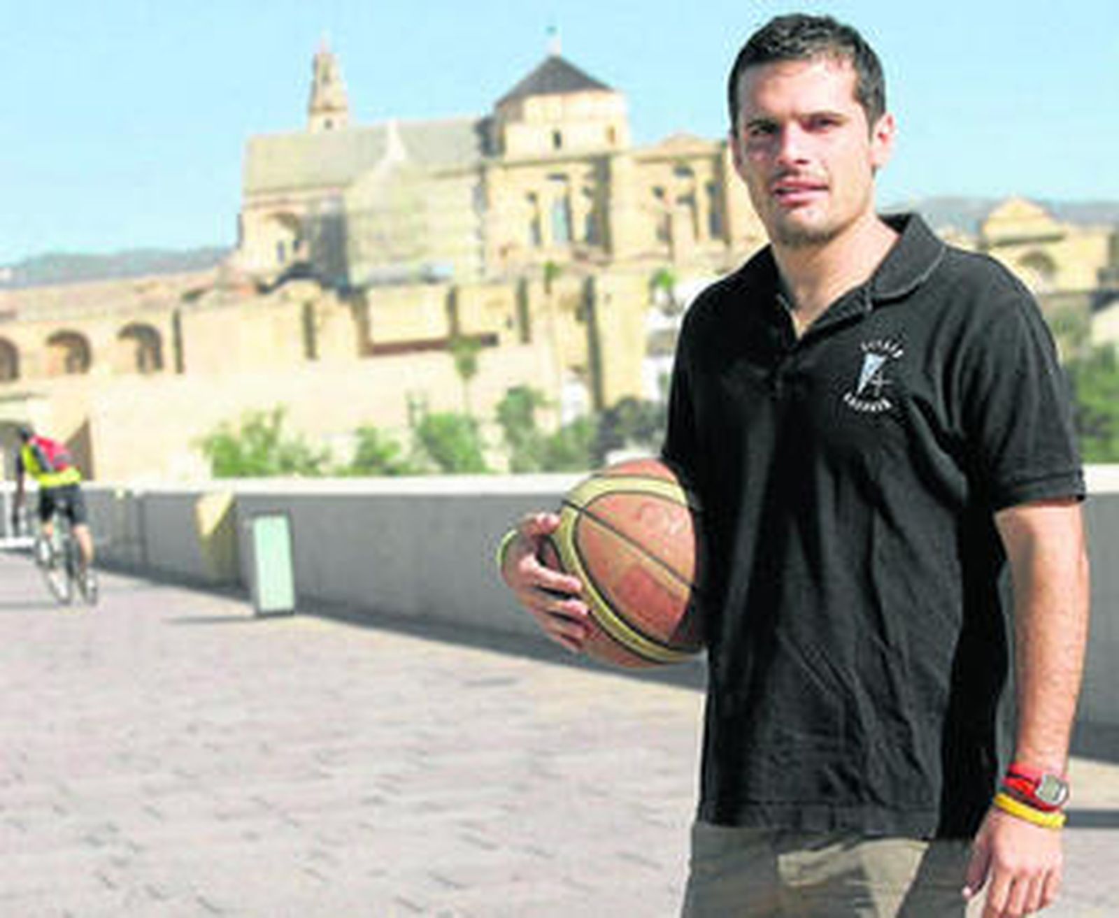 José Antonio Santaella, en el Puente Romano.