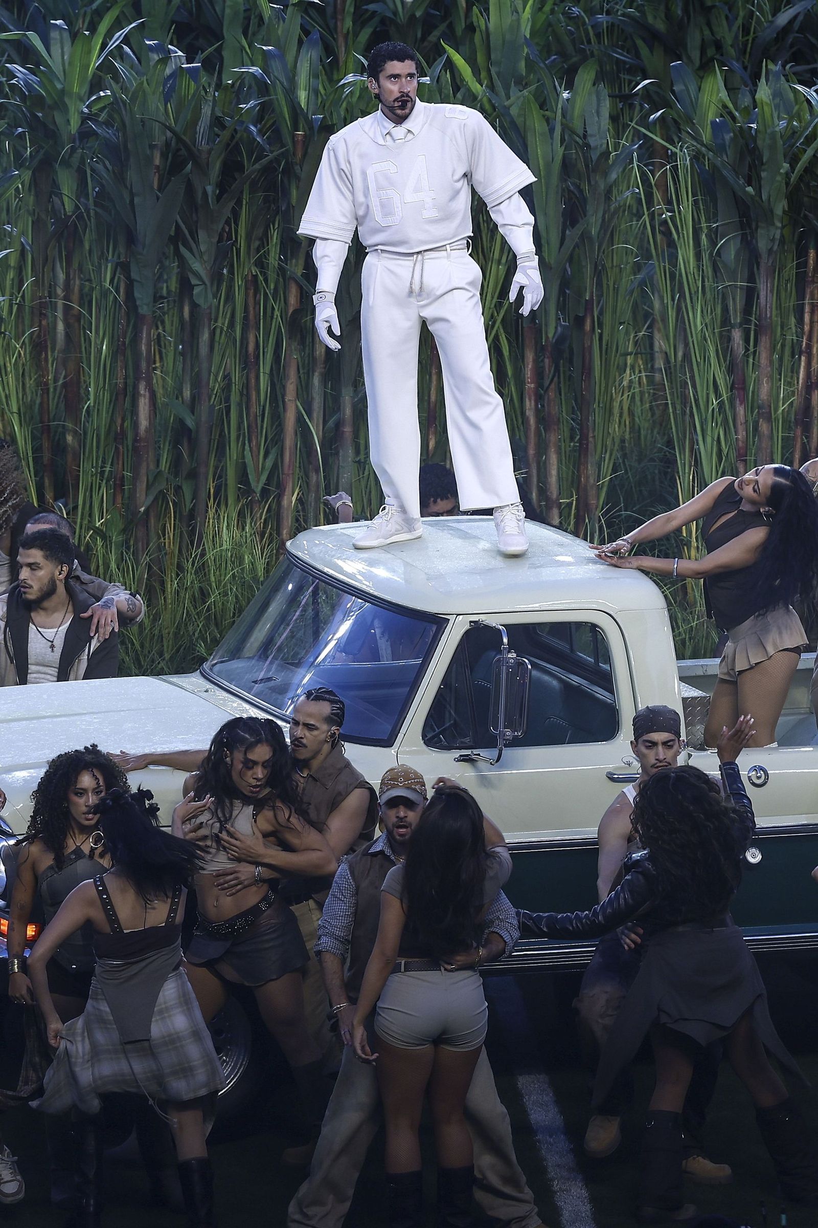 Las mejores fotos de la Super Bowl con la actuación de Bad Bunny