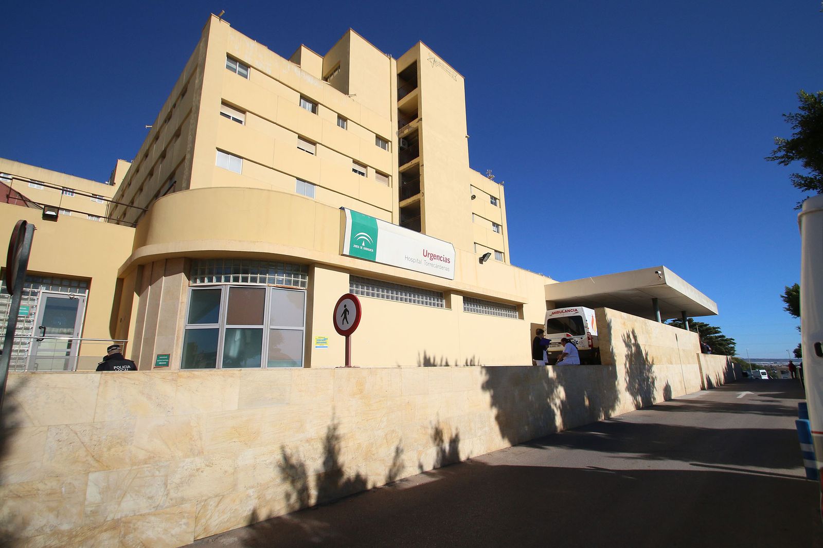 Acceso a urgencias del hospital almeriense.