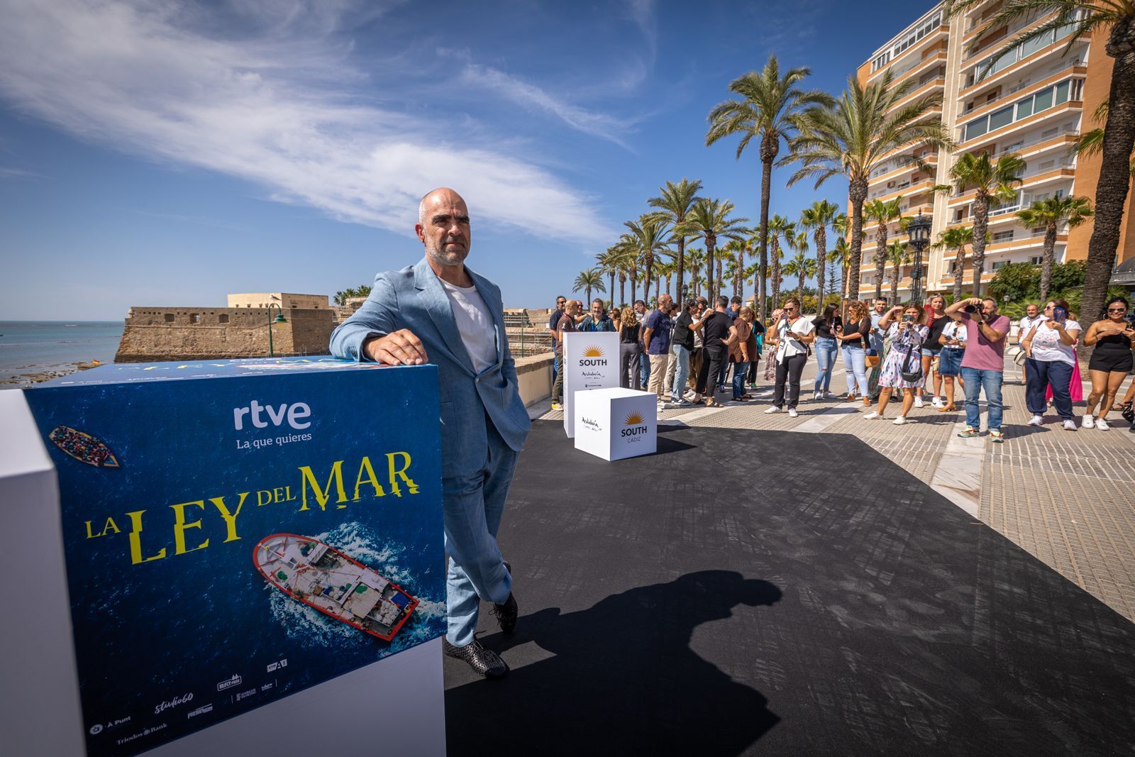 Photocall de Petra Martínez y actores de la serie 'La ley del mar' en La Caleta