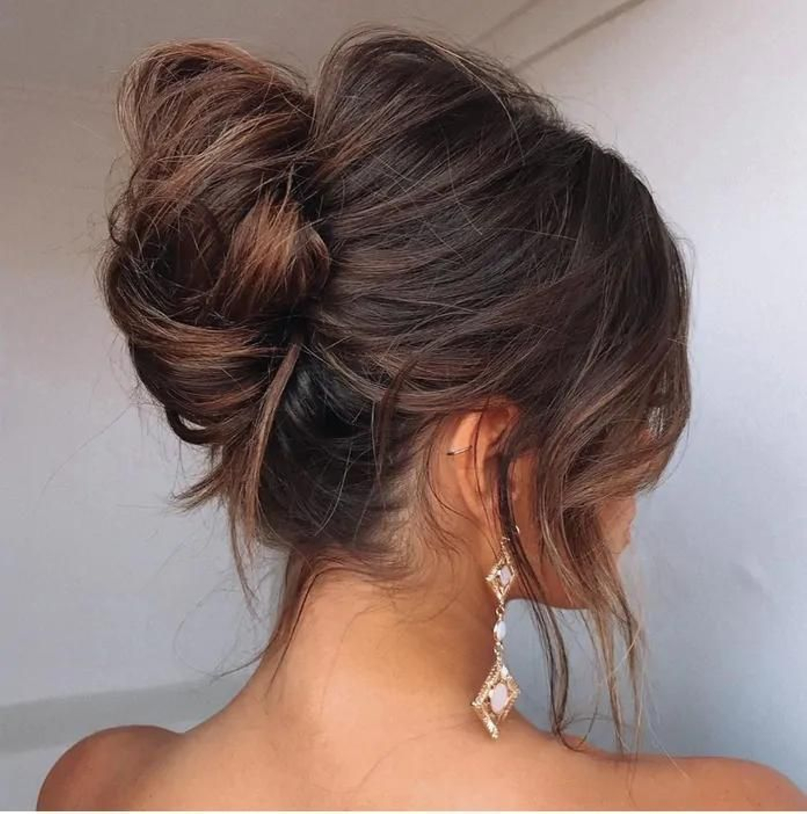 Los peinados de invitada para una boda de verano más inspiradores y estilosos