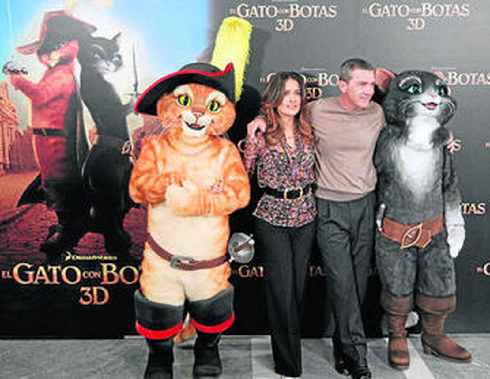 Hayek y Banderas, en la presentación de 'El gato con botas'.