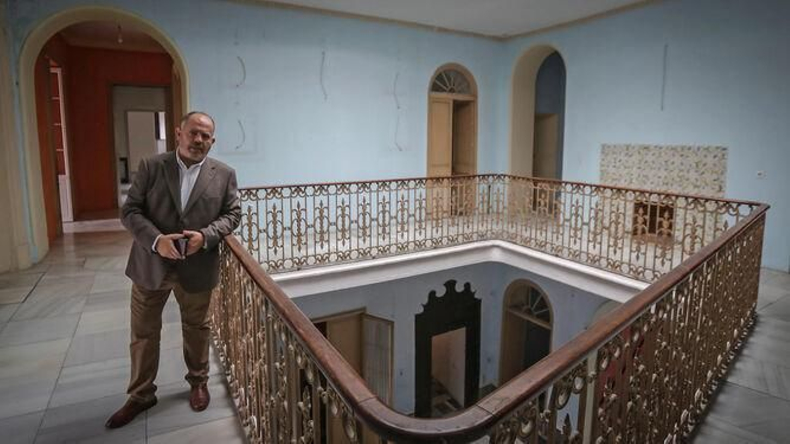 Fulgencio Meseguer, en el rehabilitado Palacio Condesa de Casares, sede del Centro Cultural Palacio San Dionisio. Fulgencio Meseguer, en el rehabilitado Palacio Condesa de Casares, sede del Centro Cultural Palacio San Dionisio.