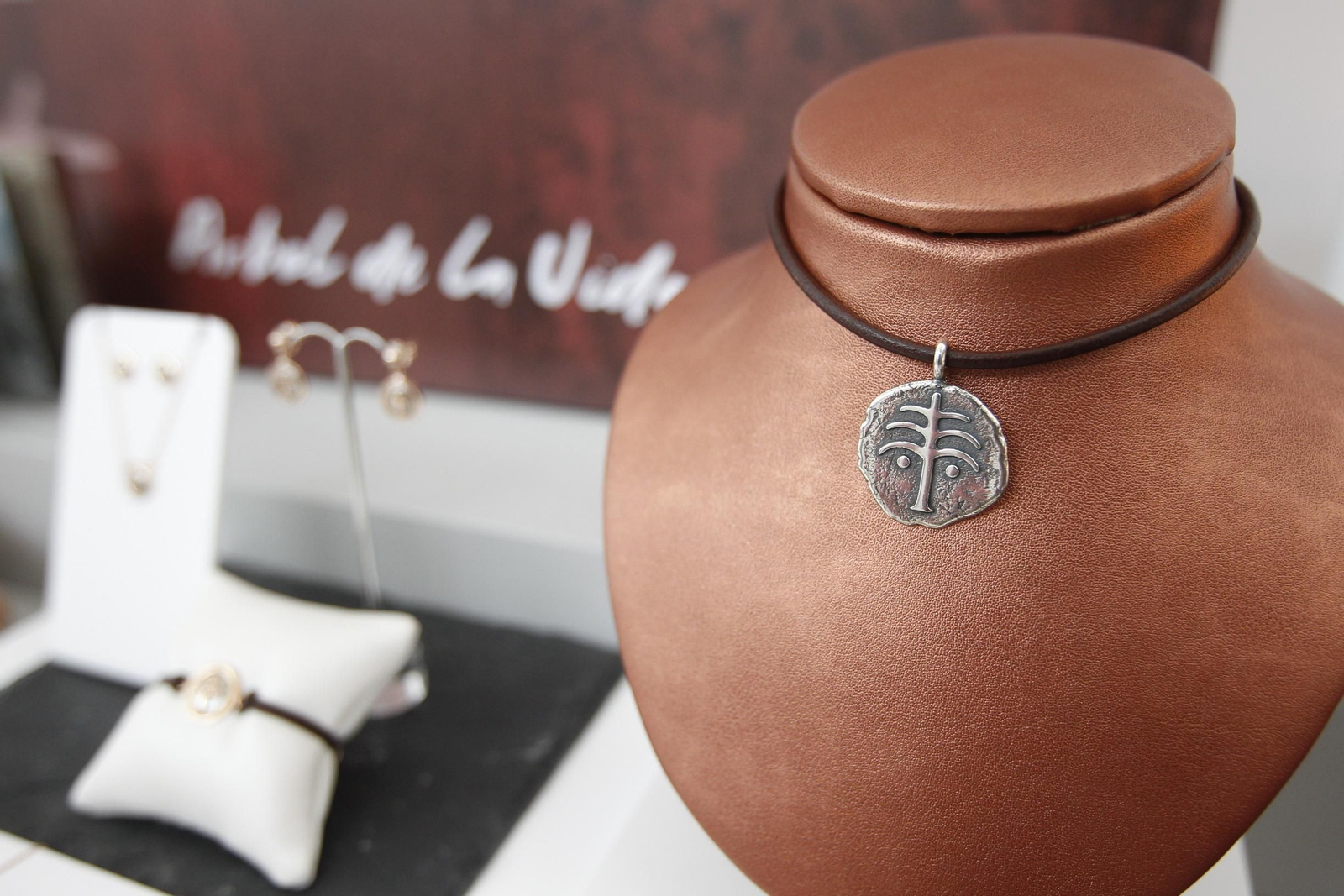 Joyas con inspiración fenicia y de Los Millares