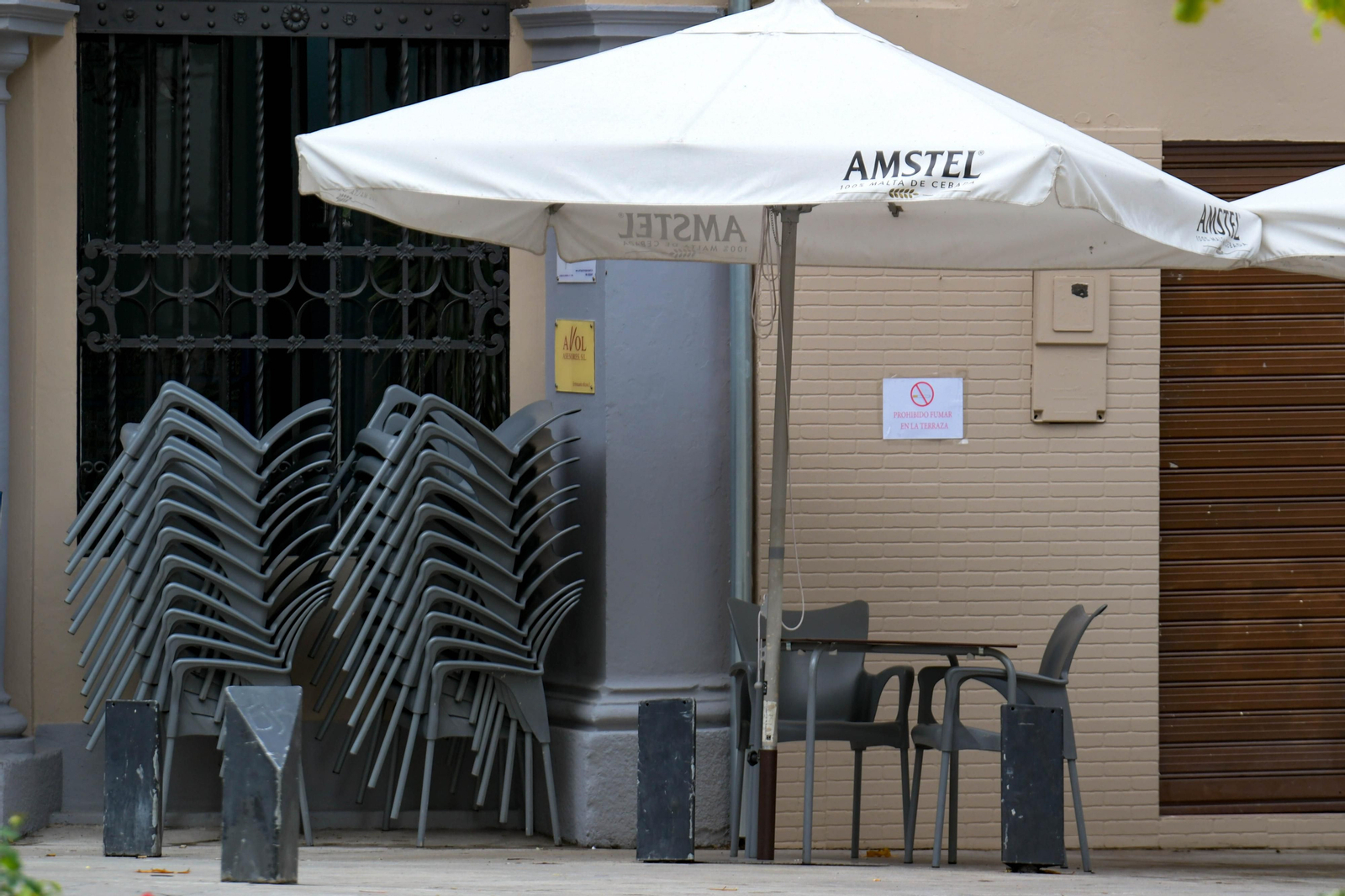 La Junta cierra el comercio y la hostelería de Granada a partir del martes por el coronavirus y pide a los ciudadanos un confinamiento voluntario