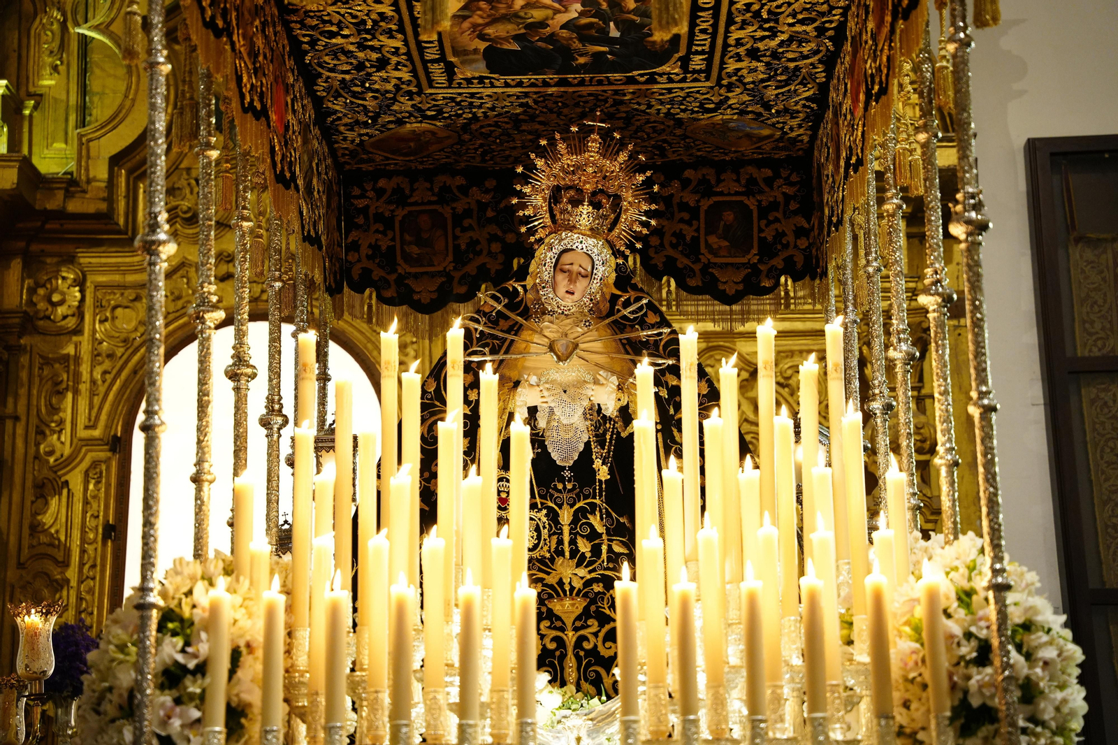 Martes Santo en Lucena: Las procesiones del Carmen, Servitas y Amor y Paz, en imágenes