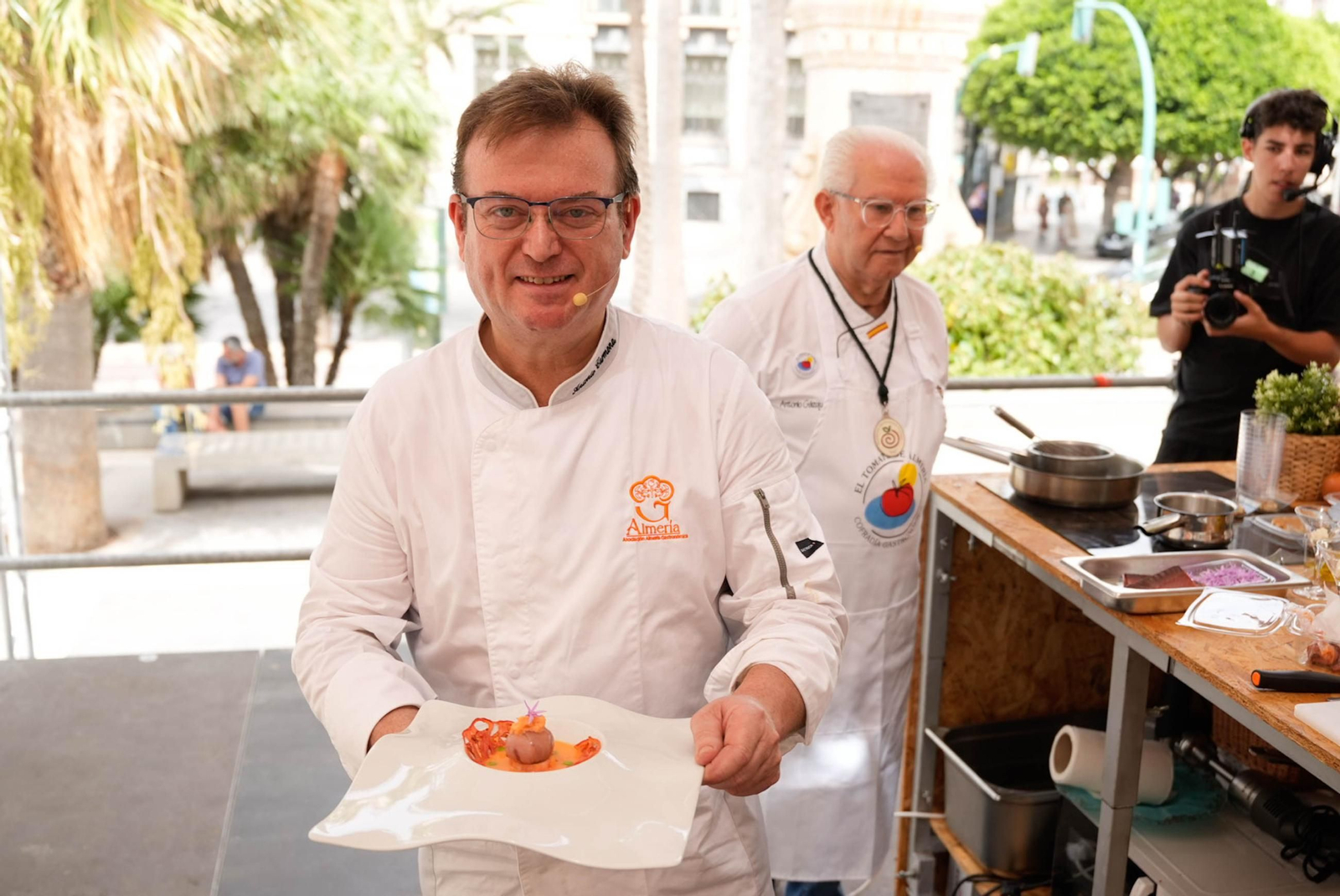La Cofradía del Tomate y la semifinal del concurso gastronómico de la Feria de Almería, en imágenes