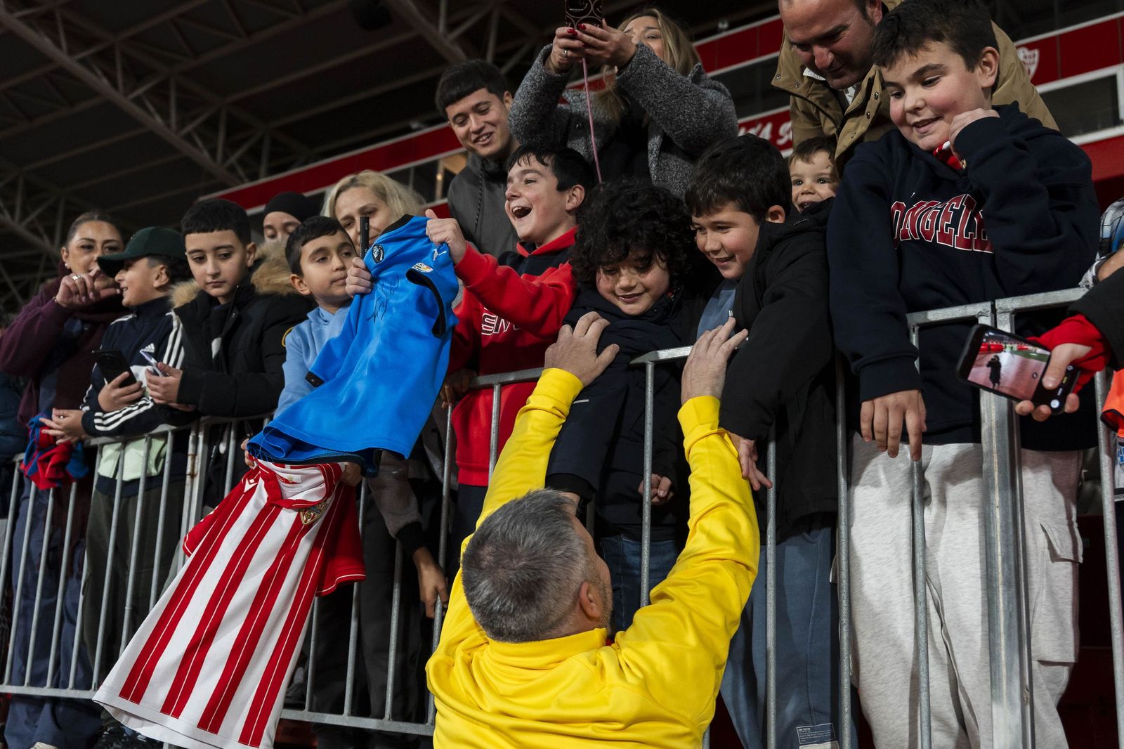 Fotogalería del partido homenaje a Guillermo Blanes entre los veteranos de la UD Almería y el FC Barcelona
