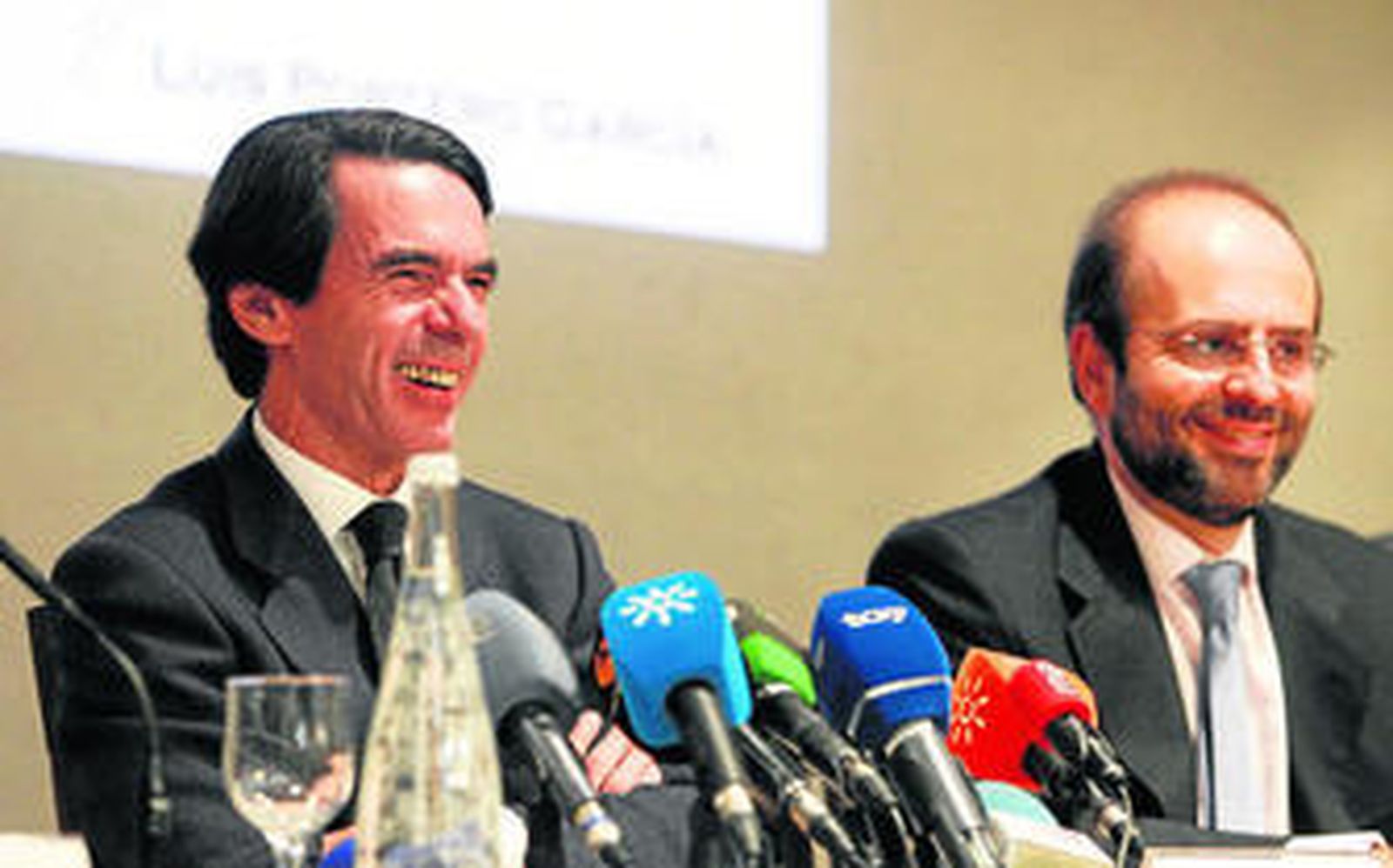 José María Aznar, ayer durante el acto en el Colegio Mayor Albayzín de Granada.