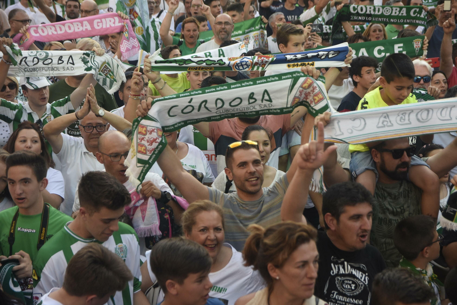 Las fotos de la fiesta del ascenso del Córdoba CF Futsal en las Tendillas.