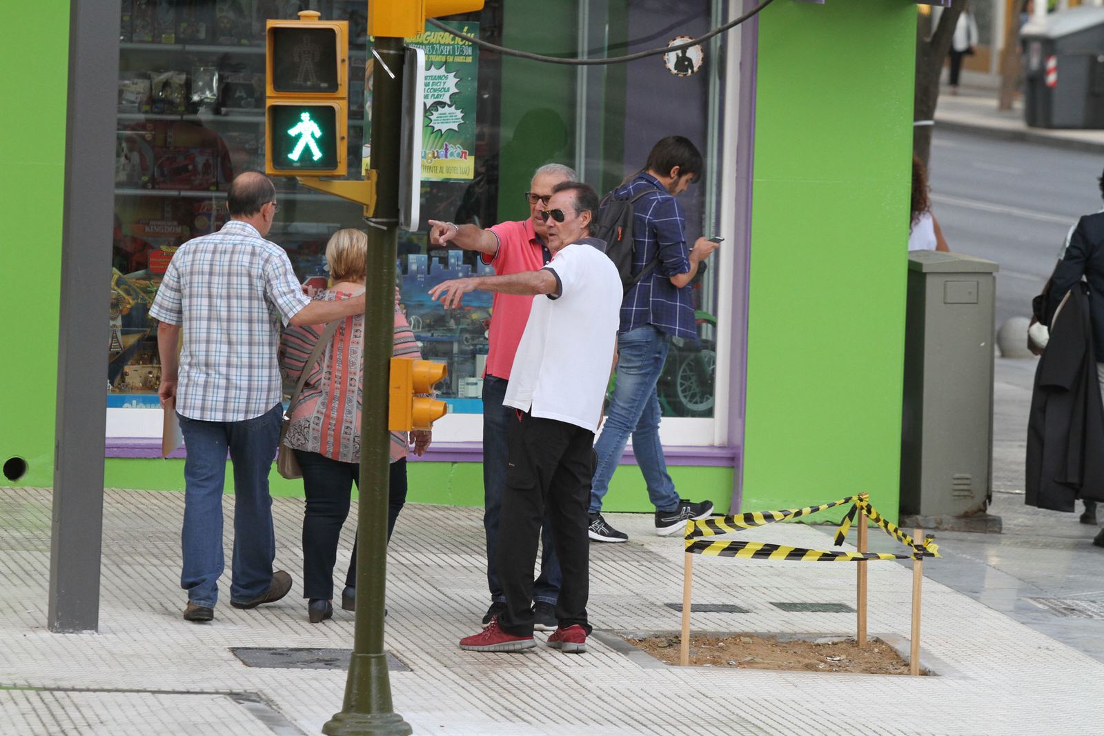 Reapertura de la Avenida de Cádiz al tráfico.