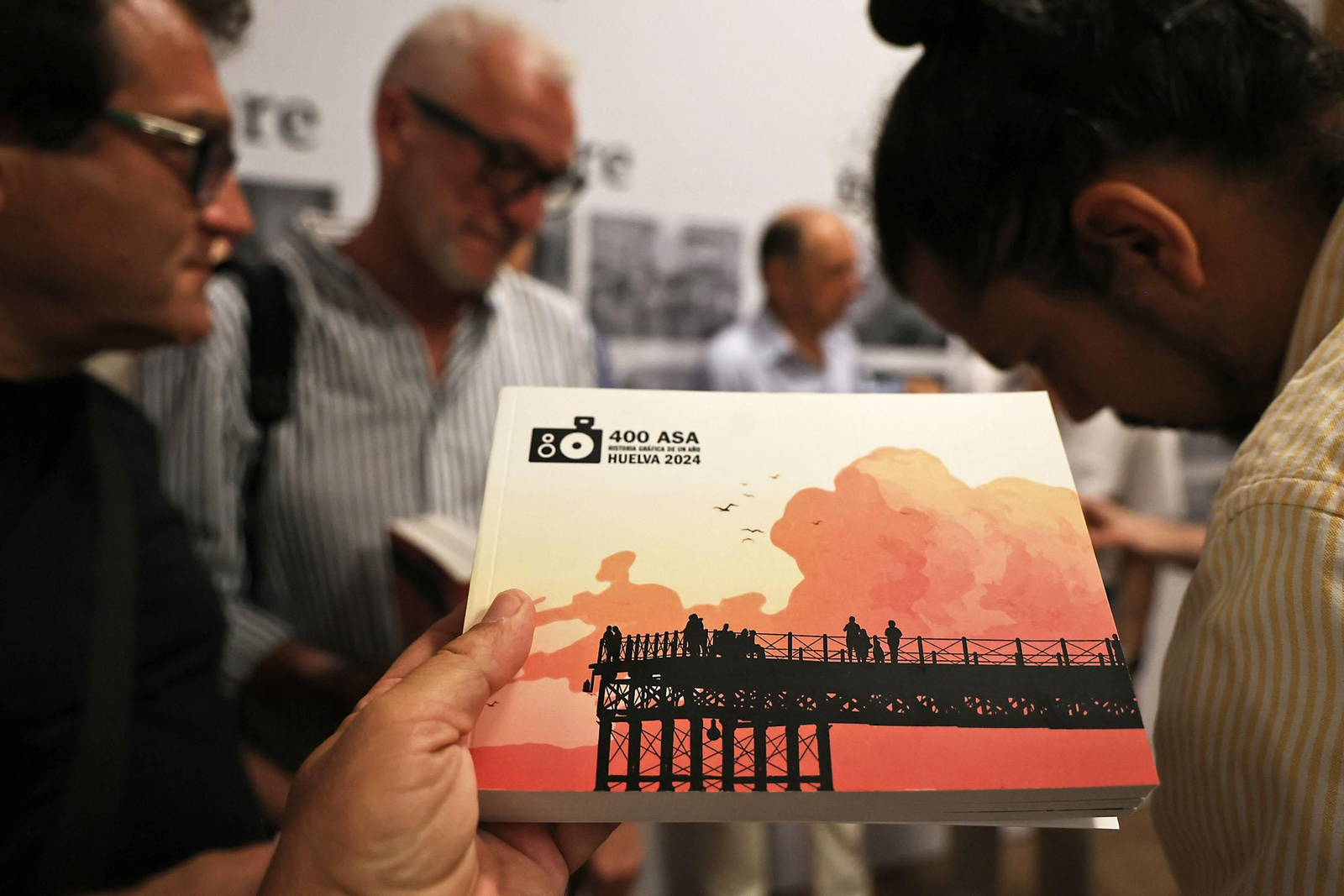 Imágenes de la inauguración del anuario y exposición '400 ASA Historia Gráfica de un año Huelva 2024'. Imágenes de la inauguración del anuario y exposición '400 ASA Historia Gráfica de un año Huelva 2024'.