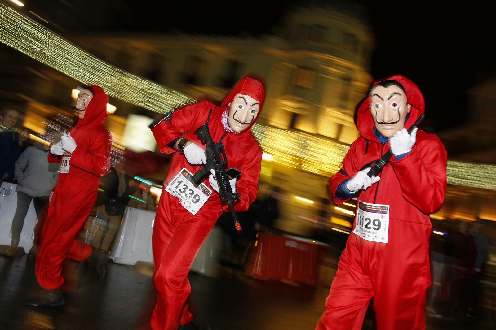 Las imágenes de los mejores disfraces en la Carrera de la Suerte de Granada