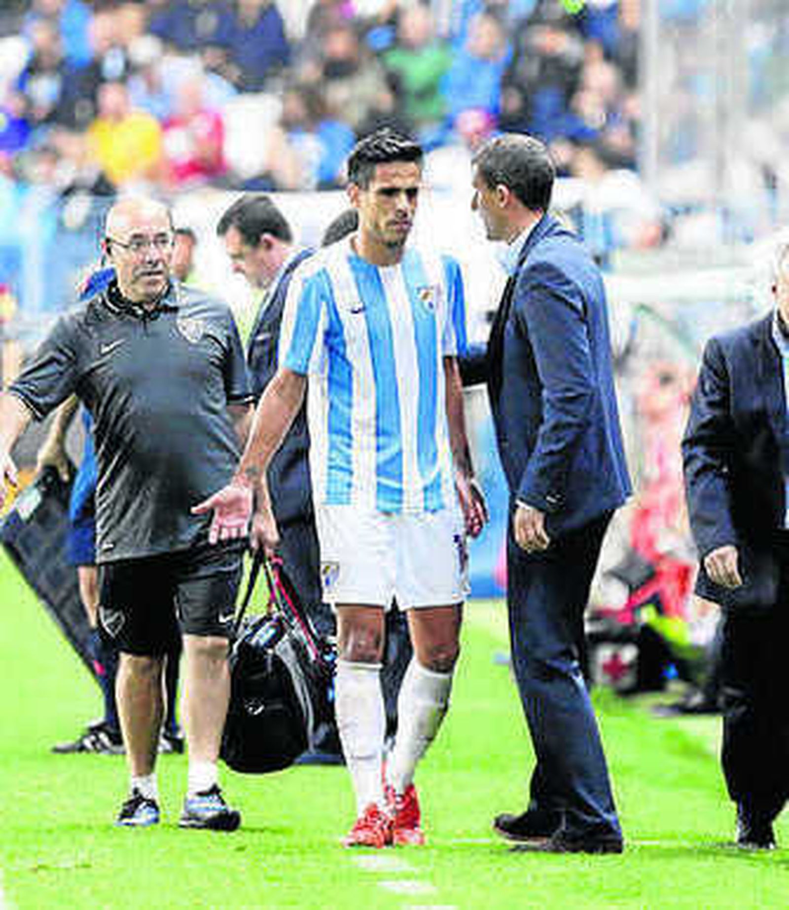 Recio, al ser sustituido.